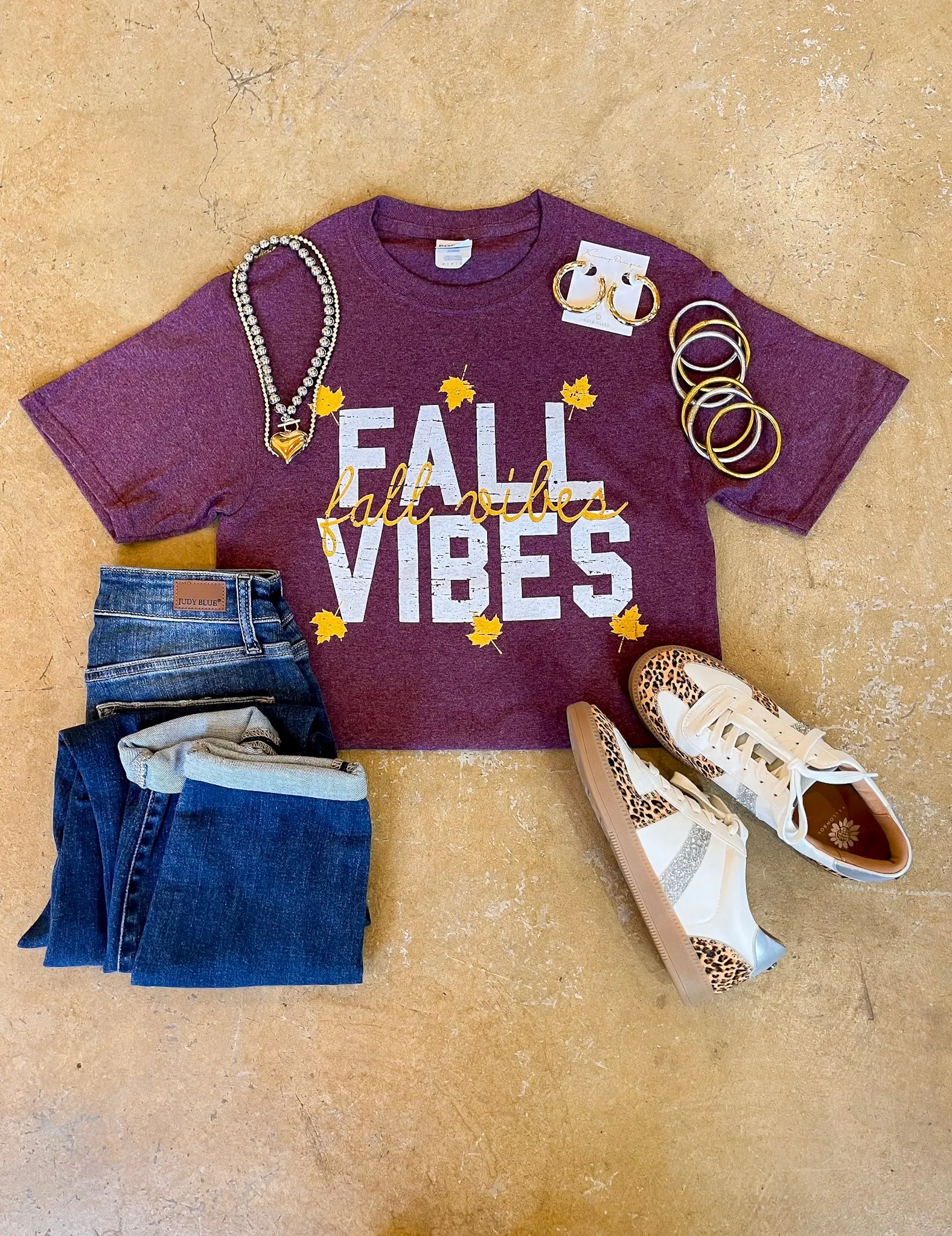 RollUpSleeves Autumn State of Mind Fall Vibes Short Sleeve Graphic Tee in Heathered Maroon
