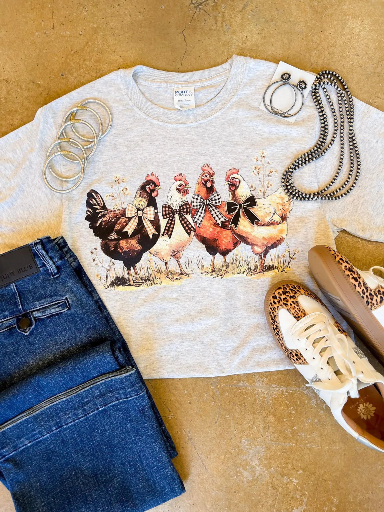 Microfiber texture DurableCollarStays Barnyard Besties Chickens with Bows Short Sleeve Graphic Tee in Heathered Beige