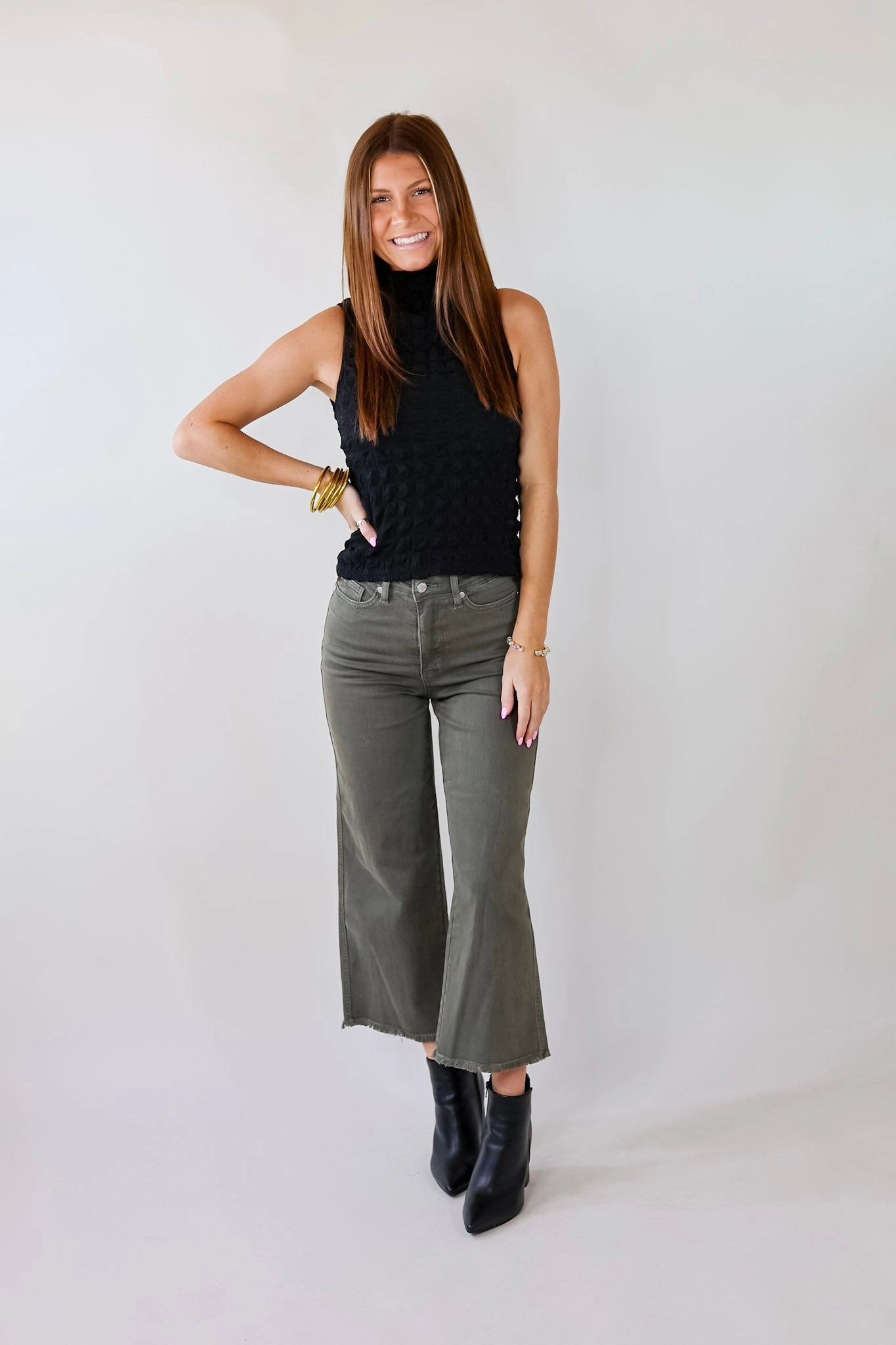 Wind Glow Stylish Jacket Daring Stares Mock Neck Bubble Tank Top in Black