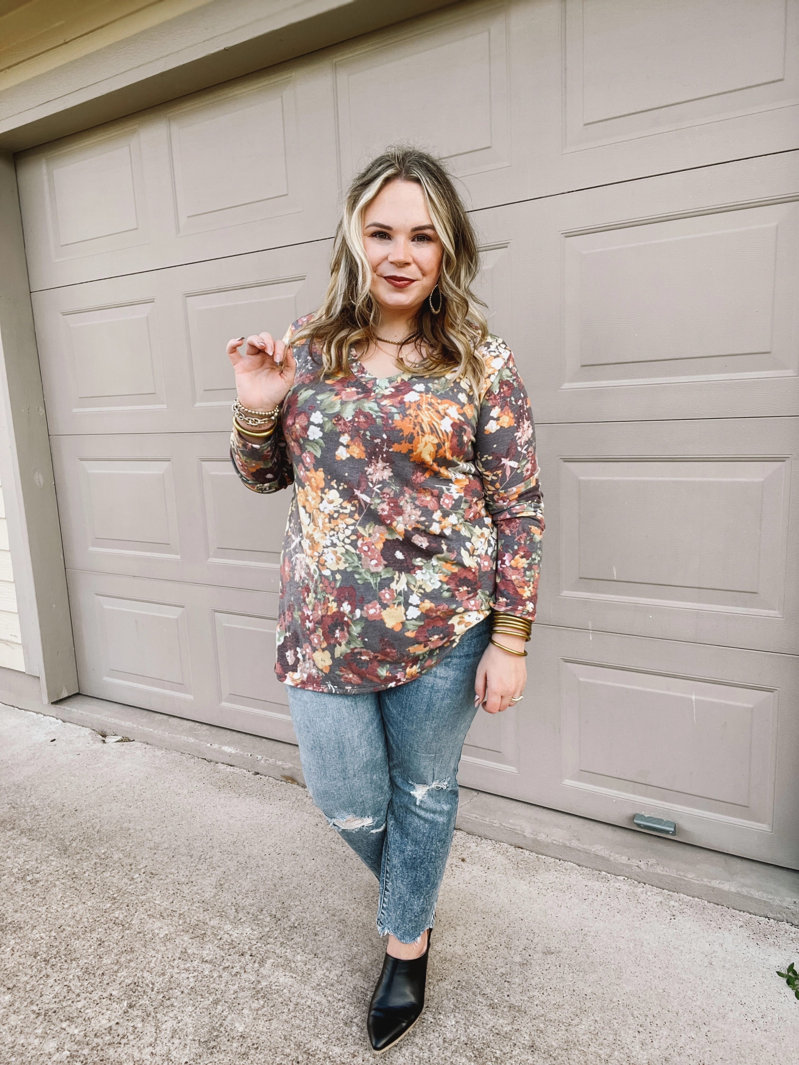 EcoCertifiedTextile Cool Frame Last Chance Size Small | Keep Things Simple Long Sleeve Floral V Neck Pullover Top in Charcoal Grey