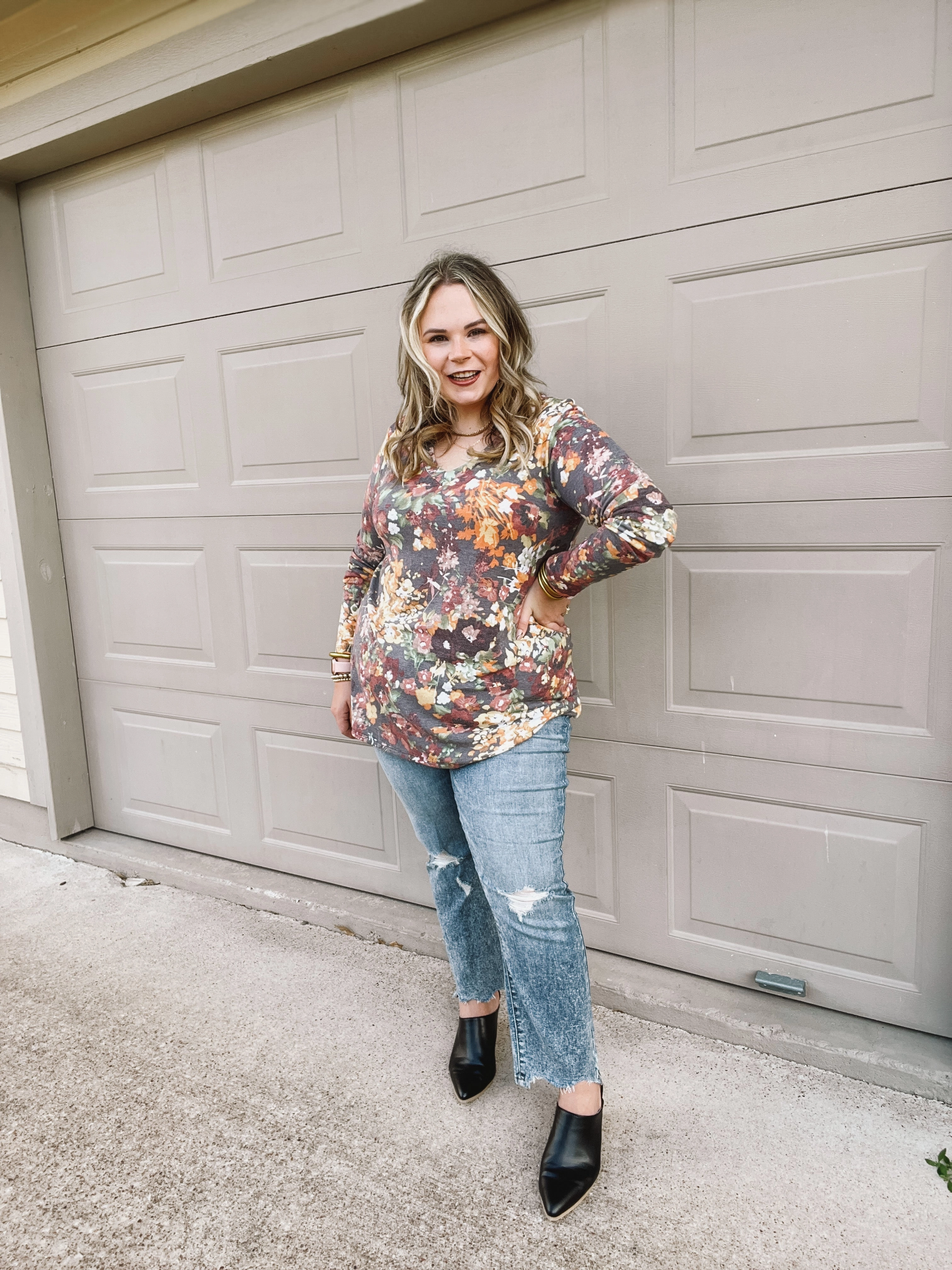 Last Chance Size Small | Keep Things Simple Long Sleeve Floral V Neck Pullover Top in Charcoal Grey Model Glow HygroscopicFiber