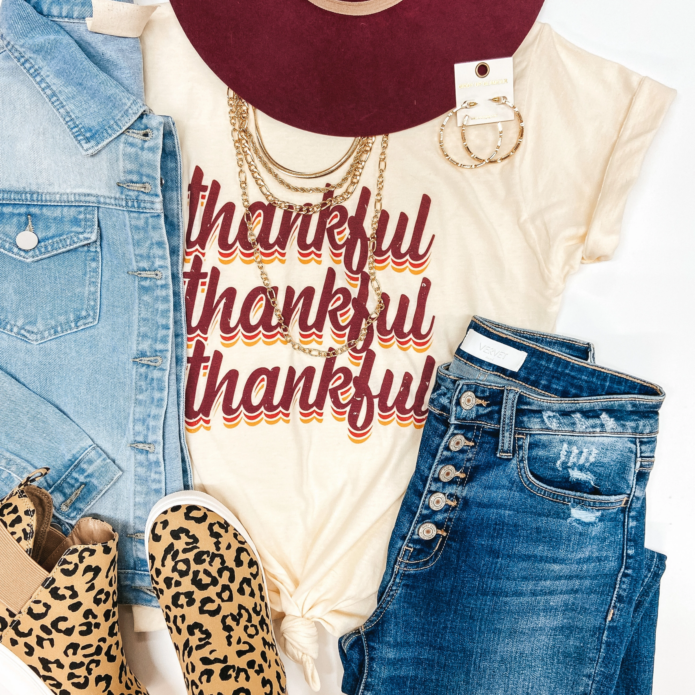 Thankful Retro Writing Short Sleeve Graphic Tee in Ivory Poise Fit