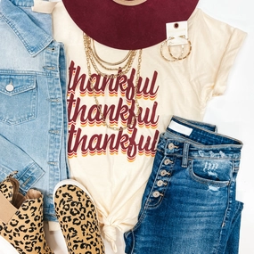 Thankful Retro Writing Short Sleeve Graphic Tee in Ivory Pure Tone casual top