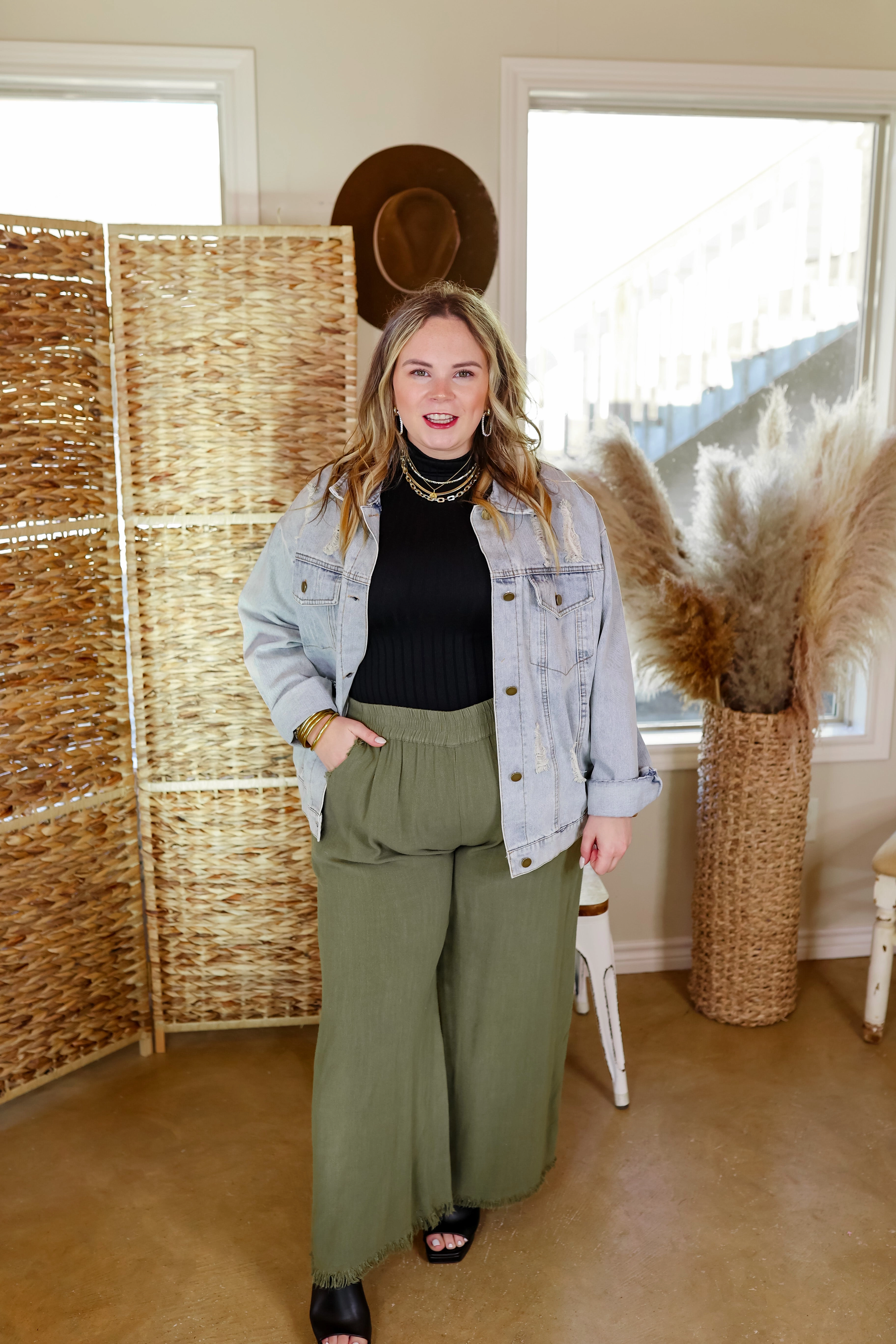 Right On Cue Drawstring Cropped Pants with Frayed Hem in Olive Green ConvertibleStyle Thermal Insulation Layer