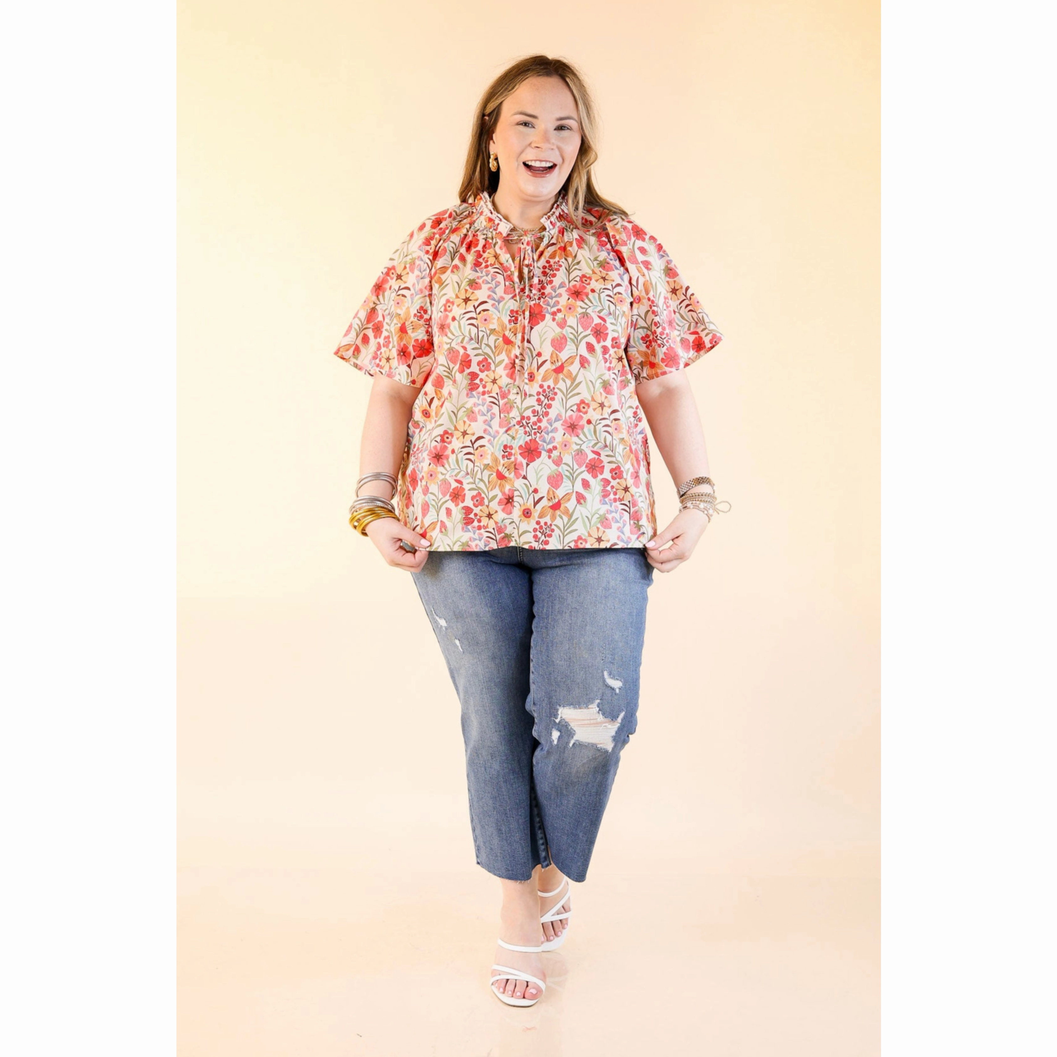 Patterned Texture Whimsical Blooms Short Sleeve Floral Print Top in Off White