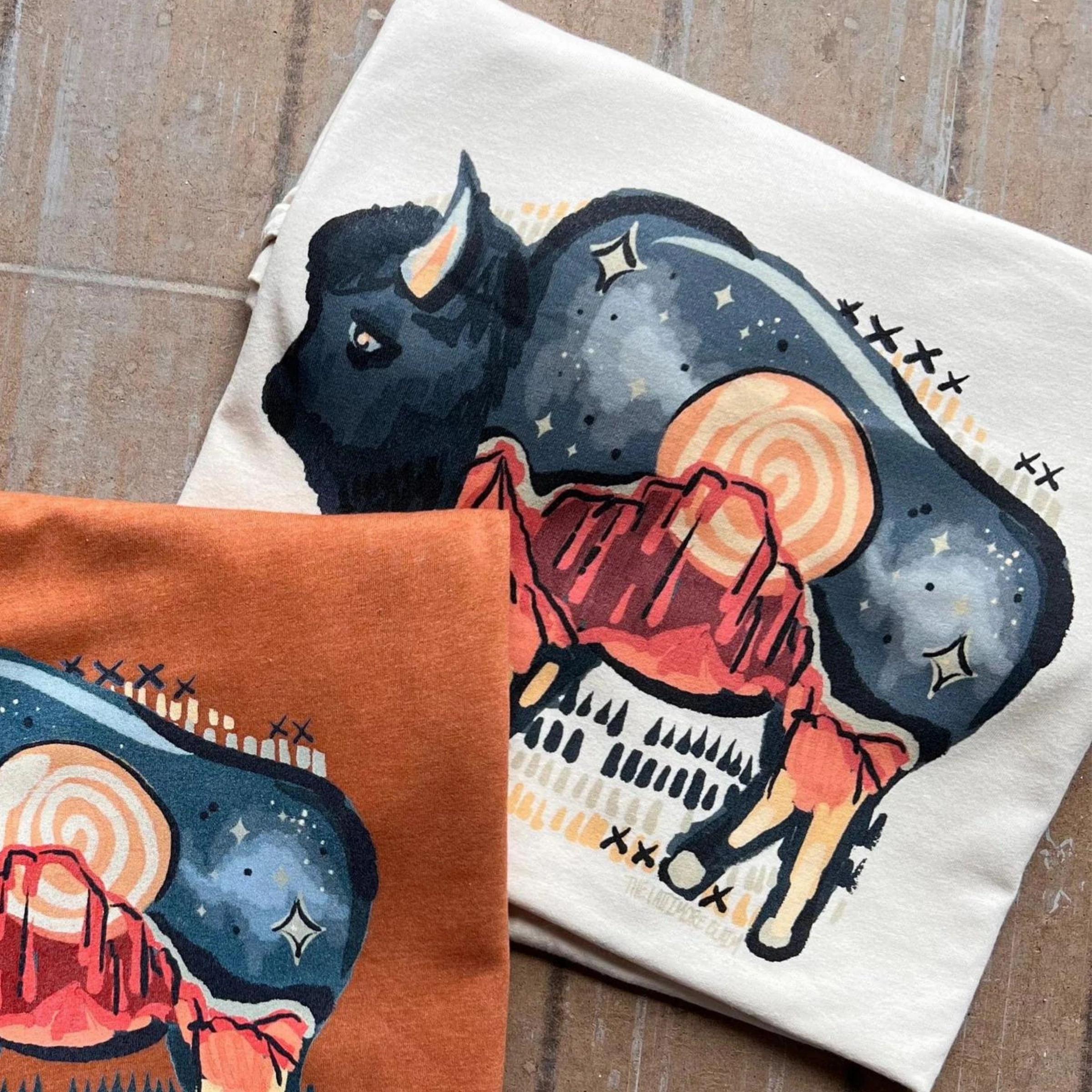 Online Exclusive | Navasota Nights Buffalo Graphic Tee in Cream Warm Vest