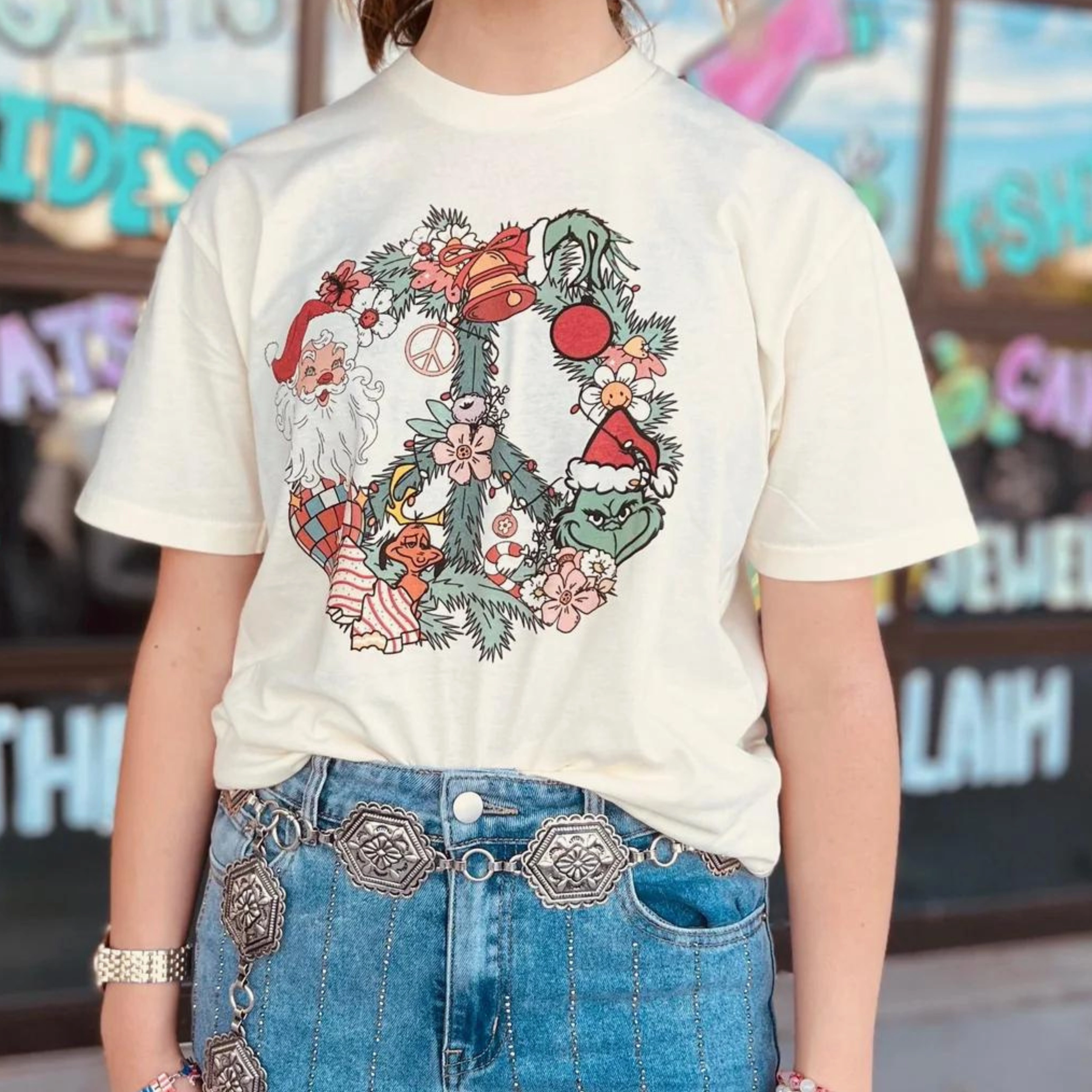 Online Exclusive | Christmas Wreath Graphic Tee in Cream Noble Core Flexible Outerwear