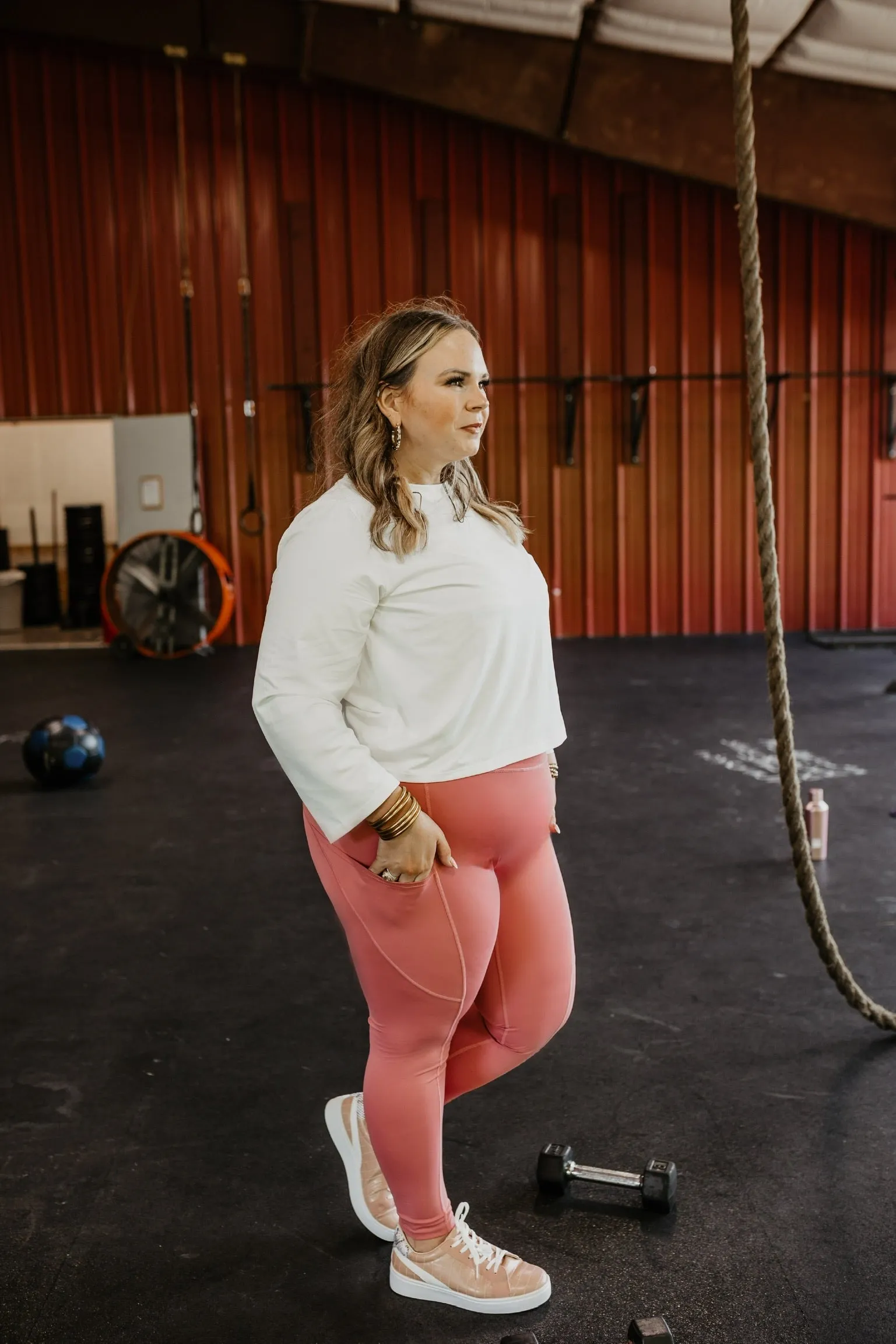 FadeResistantTechnology Noise Reduced Zipper Get Moving Long Sleeve Cropped Top in Off White