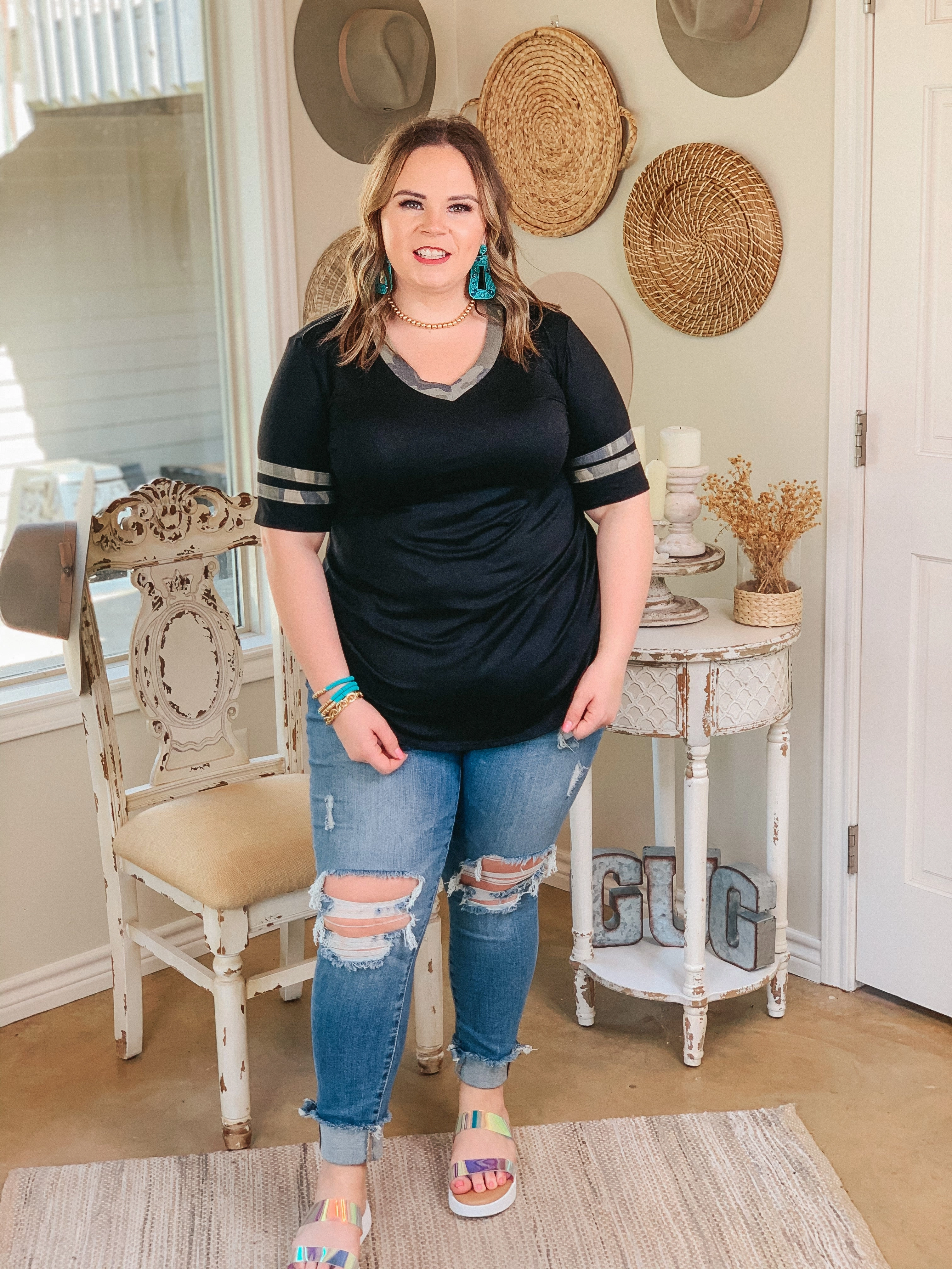 City Casual OdorResistant Coating Last Chance Size Small | Divine Comfort Camouflage Detail V Neck Tee in Black