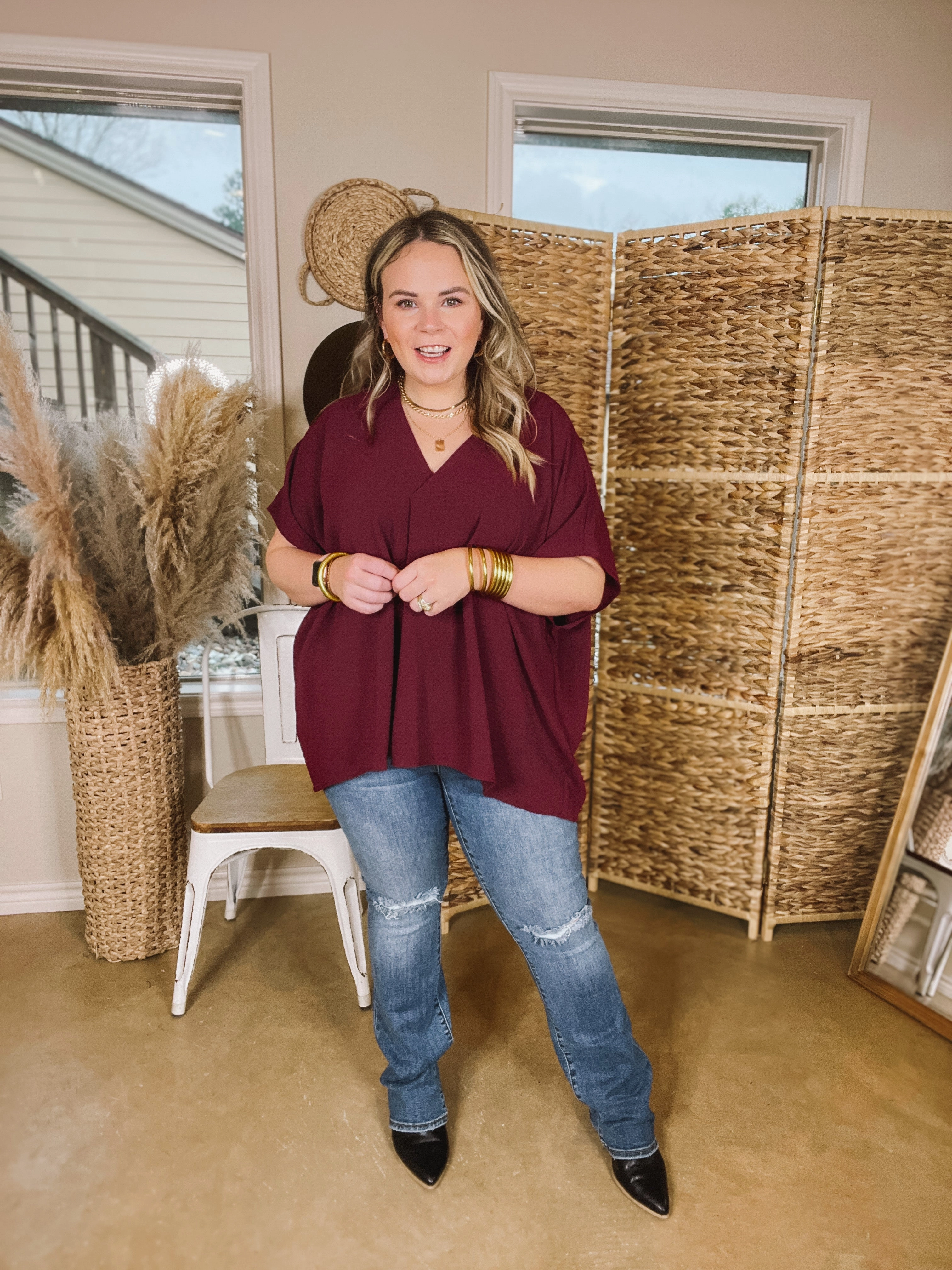 Youth Glow Smart Skirt Last Chance Size Small | Weekend Out V Neck Placket Short Sleeve Top in Maroon