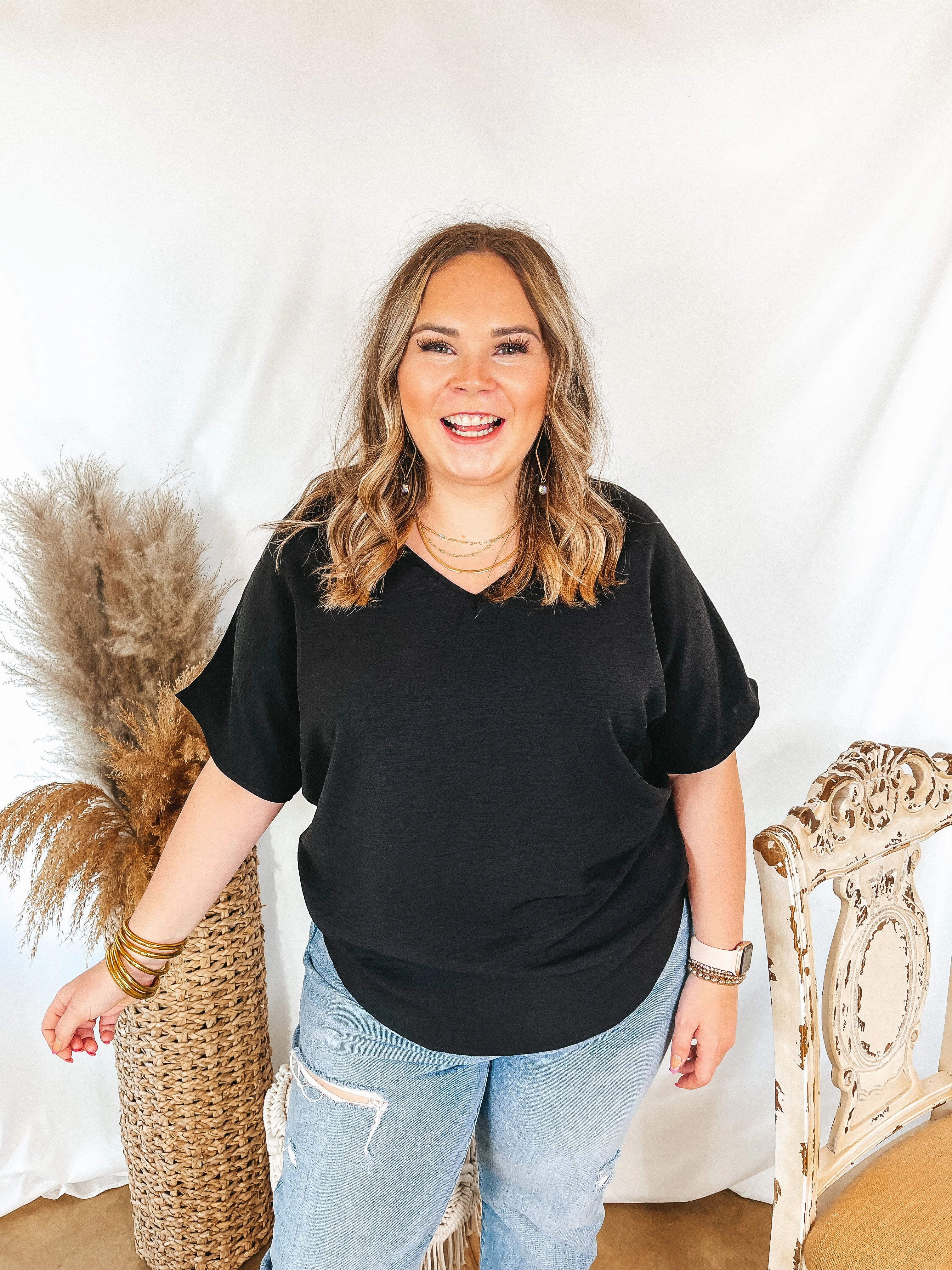 Inner Glow Dynamic Glow Last Chance size XL | Lovely Dear V Neck Short Sleeve Solid Top in Black