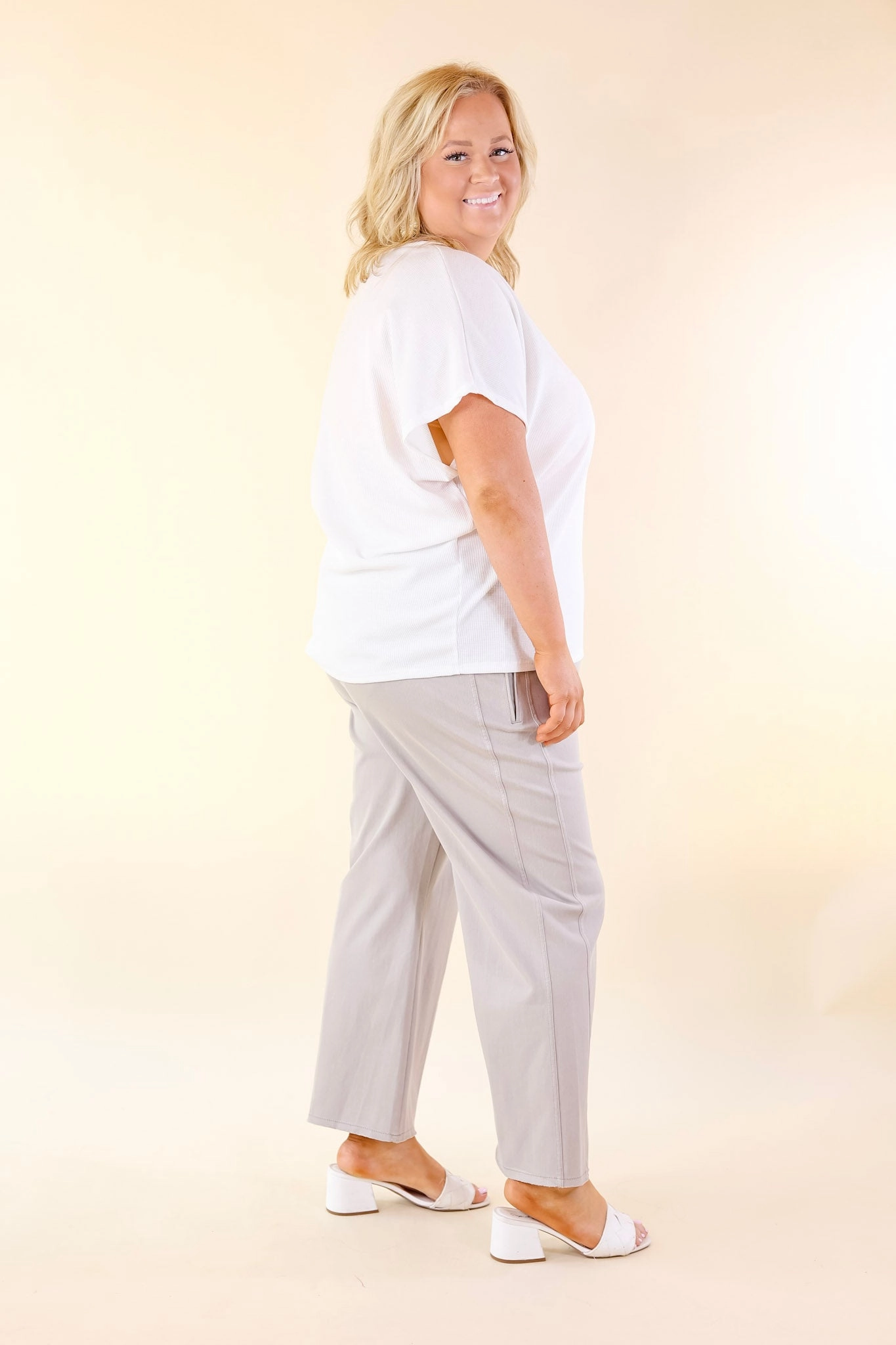 Comfortable Sweater Lyss?? | Payton Wide Leg Cropped Trousers in French Beige