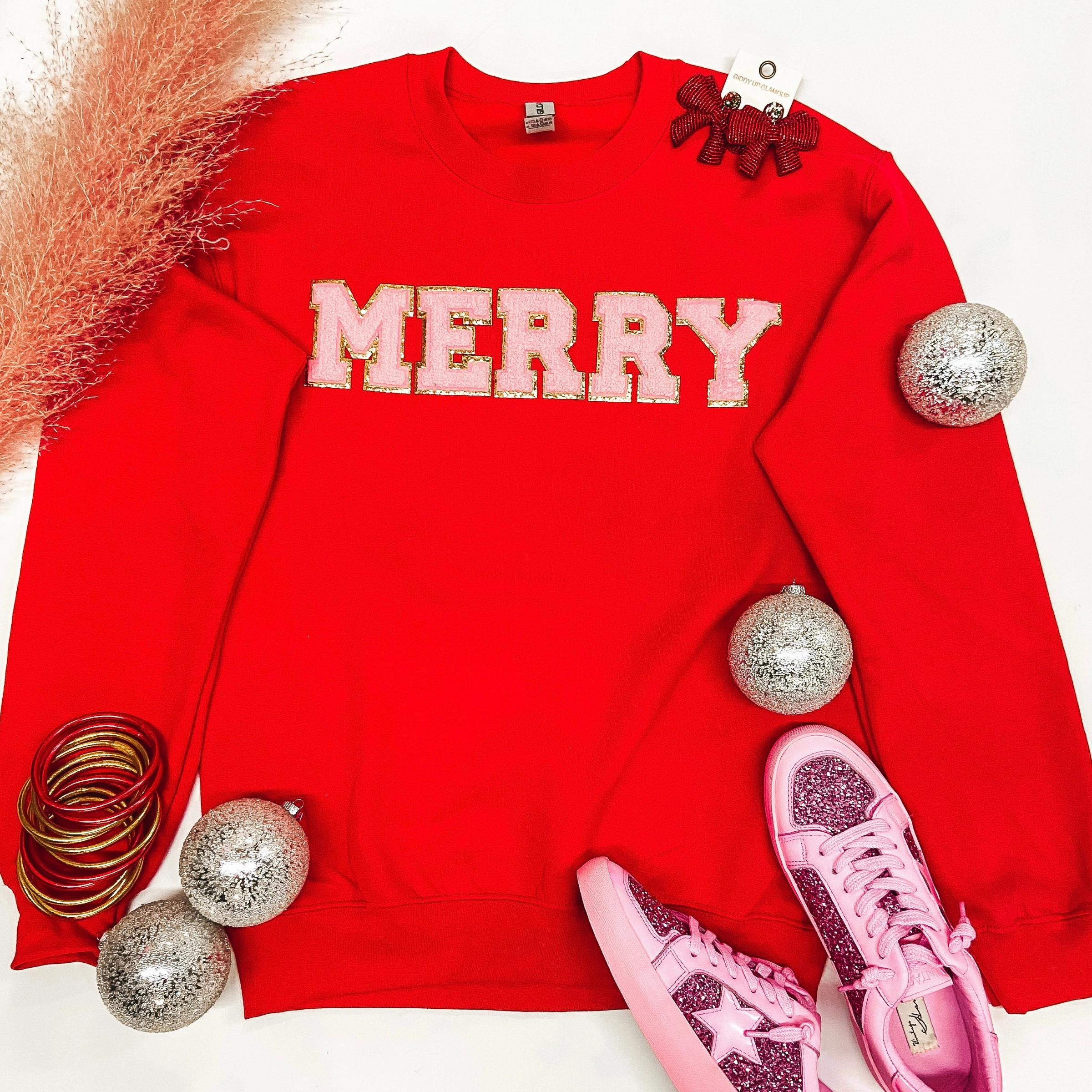 Merry Chenille Letter Graphic Sweatshirt with Long Sleeves in Red Story Glow Organic Cotton