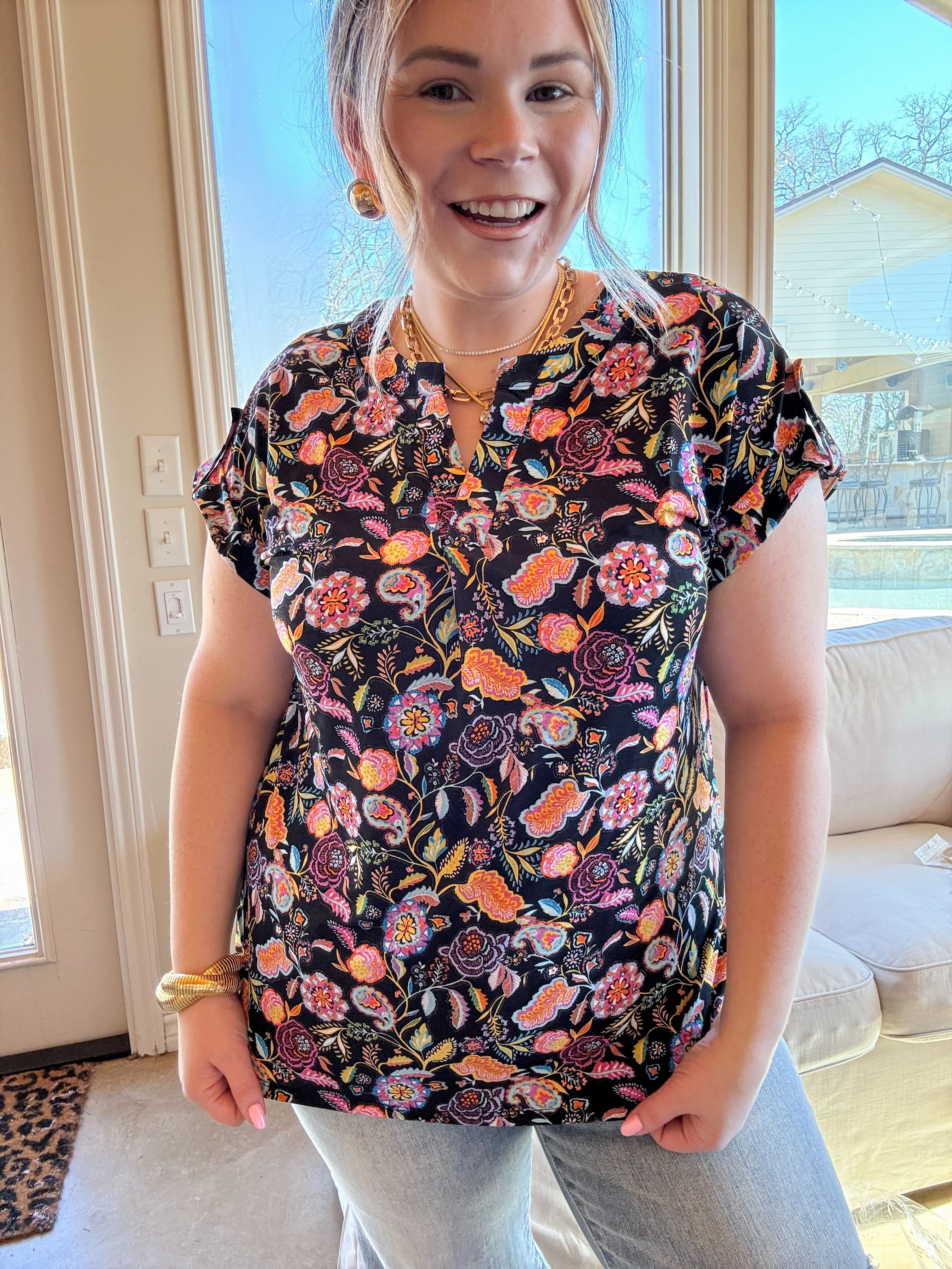 Casual Look Warm Base Downtown Darling Floral Print Short Sleeve Tunic Top in Black Mix