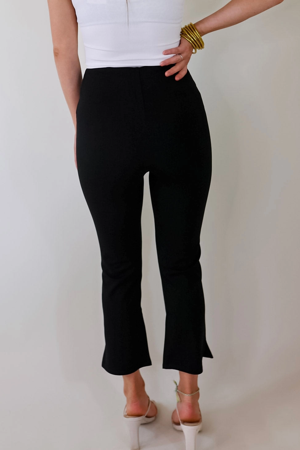 Lyss?? | Cropped Kick Flare Leggings in Black simple design Silent Mood