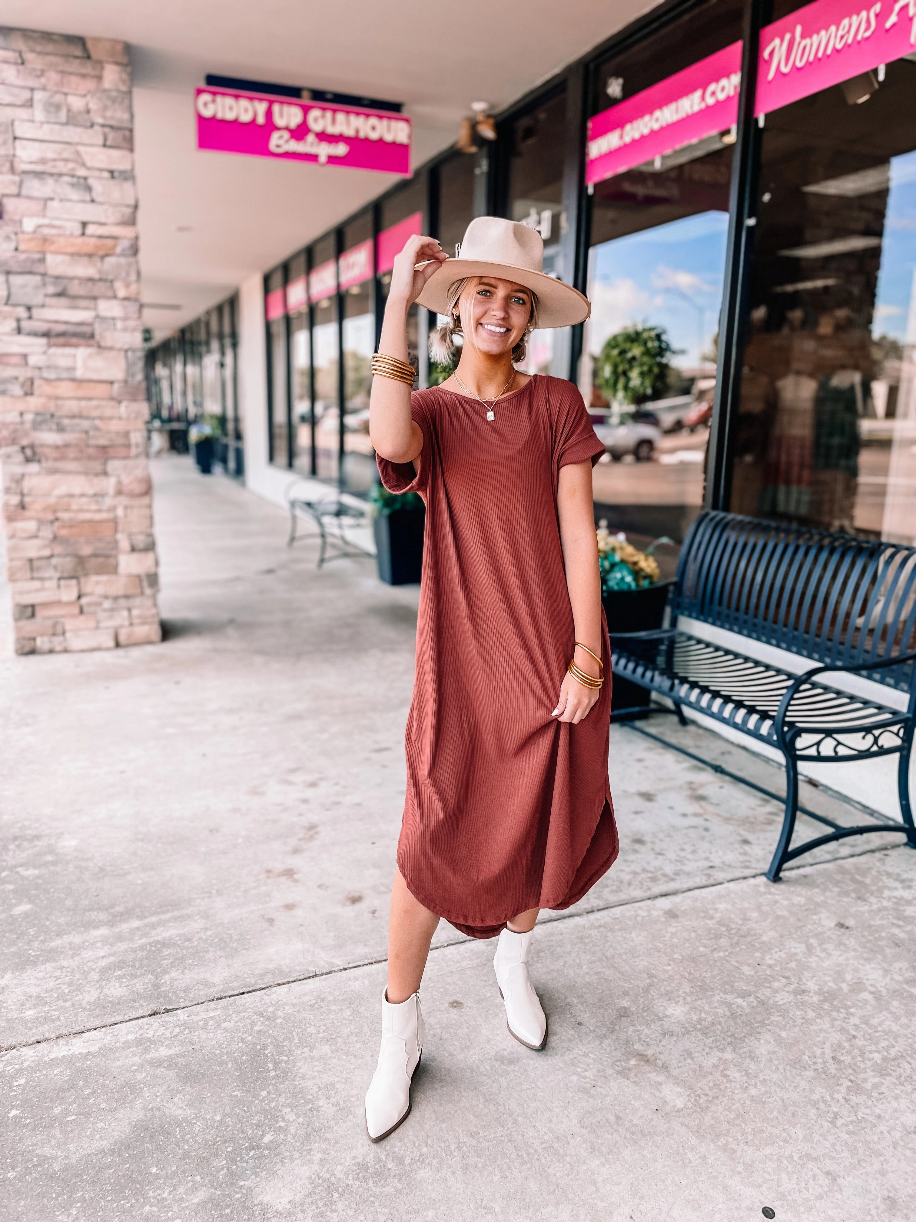 Creative Flow Chill Looks Short Sleeve Thin Ribbed Midi Dress in Cinnamon Red
