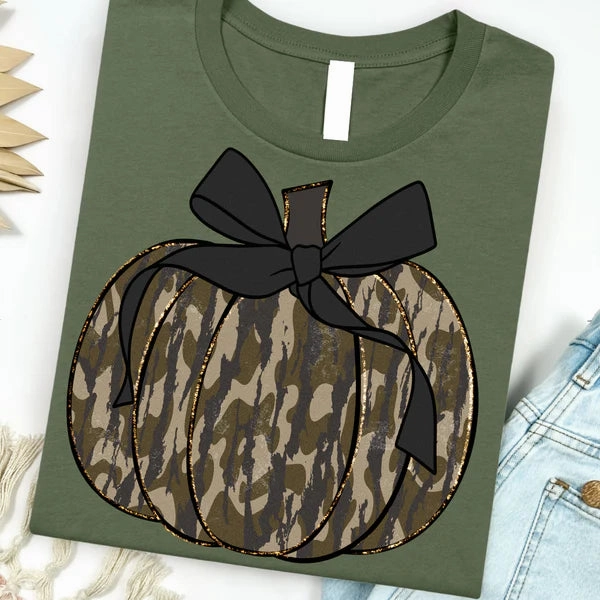 Online Exclusive | Camouflage Pumpkin Graphic on Short Sleeve Tee in Dark Green Light Flex Sporty Style