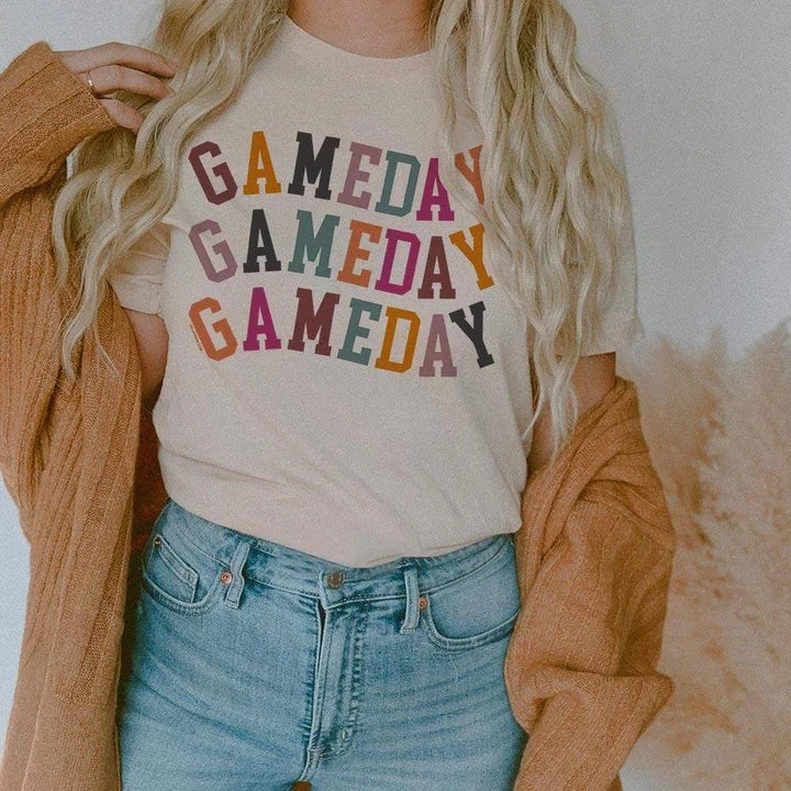 Winter Fit Online Exclusive | Gameday Gameday Gameday Graphic Tee in Cream