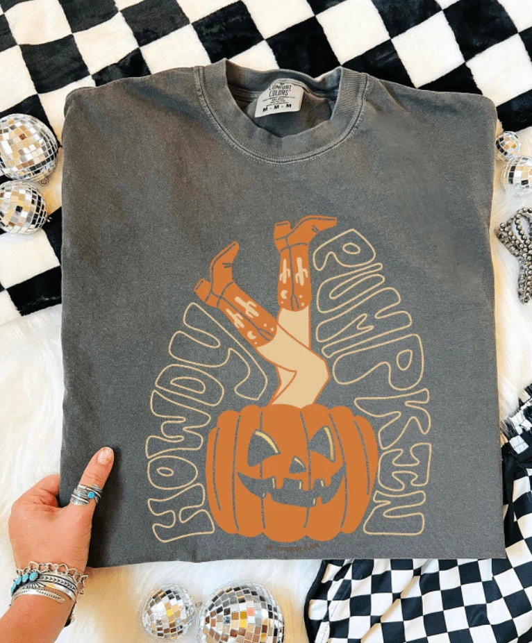 Casual Flex Wear Online Exclusive | Howdy Pumpkin Graphic on Short Sleeve Comfort Color Tee in Pepper Black