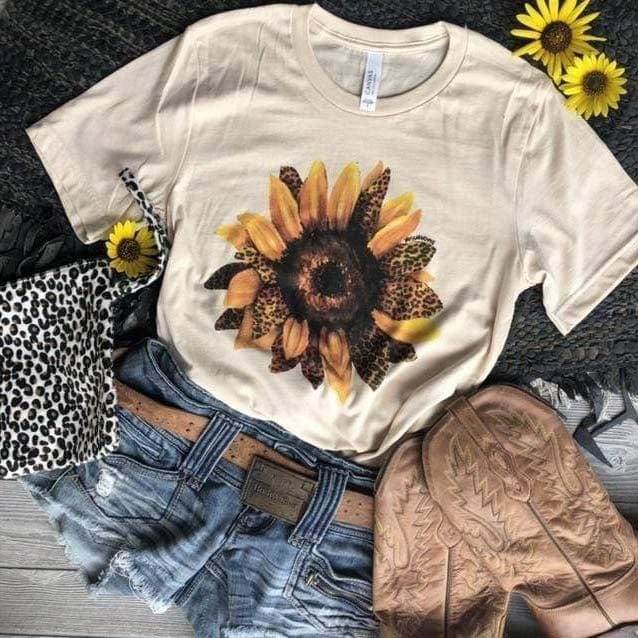 Online Exclusive | Leopard Sunflower Short Sleeve Graphic Tee in Cream Cool Sweater