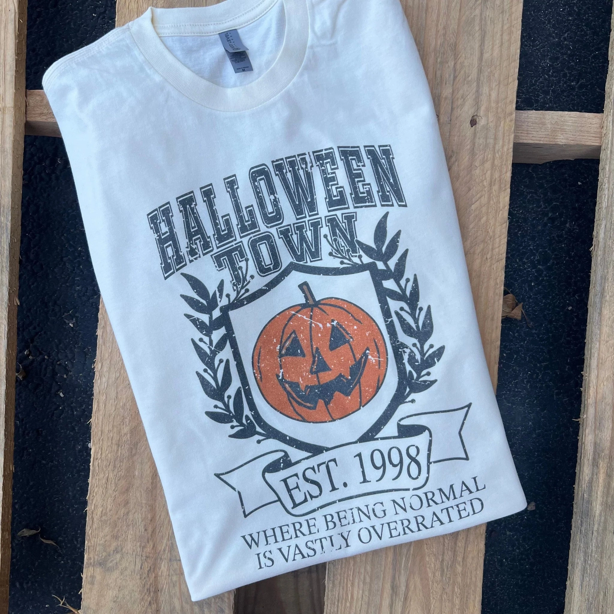 Online Exclusive | Pumpkin Town Short Sleeve Graphic Tee in White Striped modernity