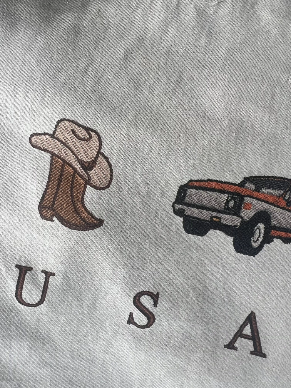 Online Exclusive | USA Icons Faux Embroidered Graphic Short Sleeve Tee in Cream Stretchable Material