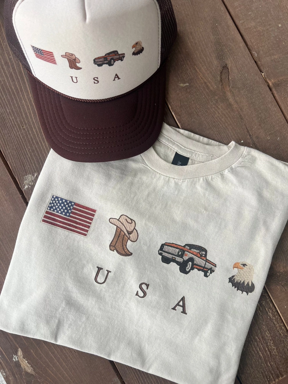 AdaptiveFitFabric CompactSize Online Exclusive | USA Icons Faux Embroidered Graphic Short Sleeve Tee in Cream