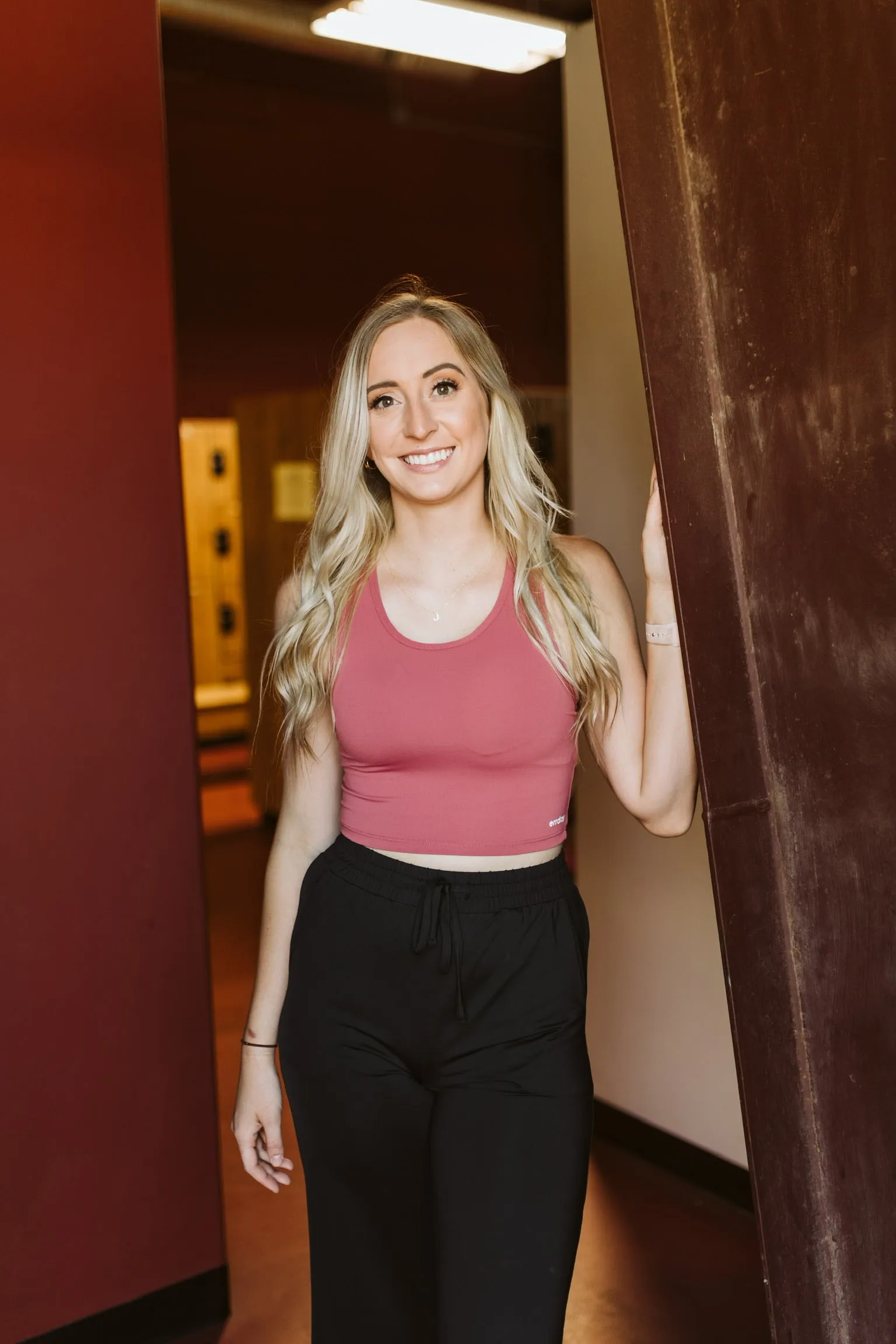 Sporty Sweatshirt Active Design Perfect For Pilates Open Back Tank Top Sports Bra in Marsala Red