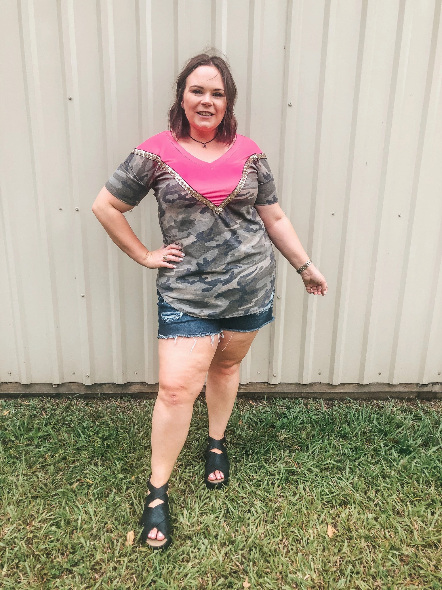 Cold Weather Wear ReinforcedStitching Keeping The Vibe V Neck Tee with Sequin Detailing in Camouflage and Fuchsia