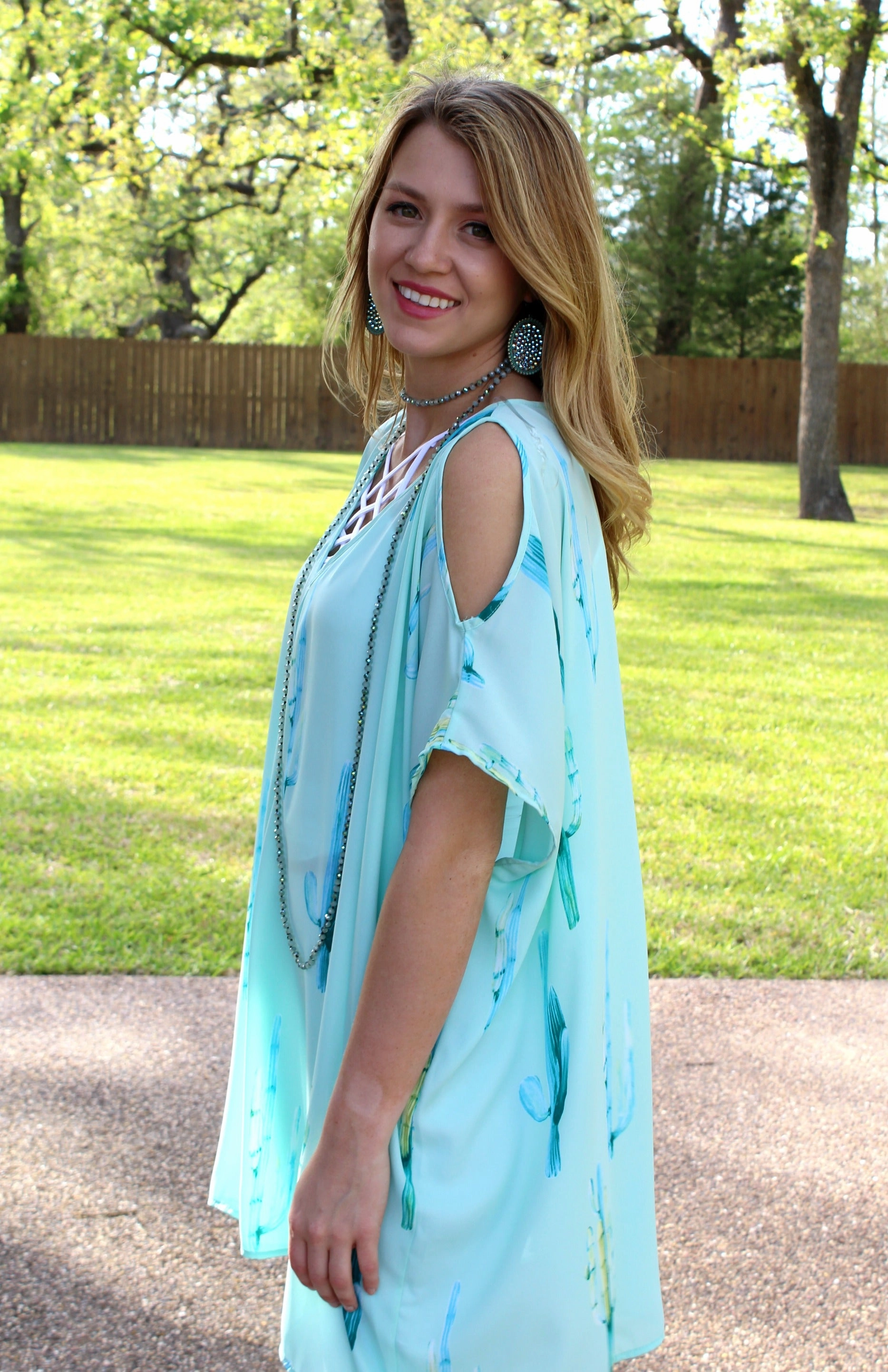 Pretty Little Thing Cactus Sheer Open Shoulder Tunic in Mint Permanent Crease Soft Core