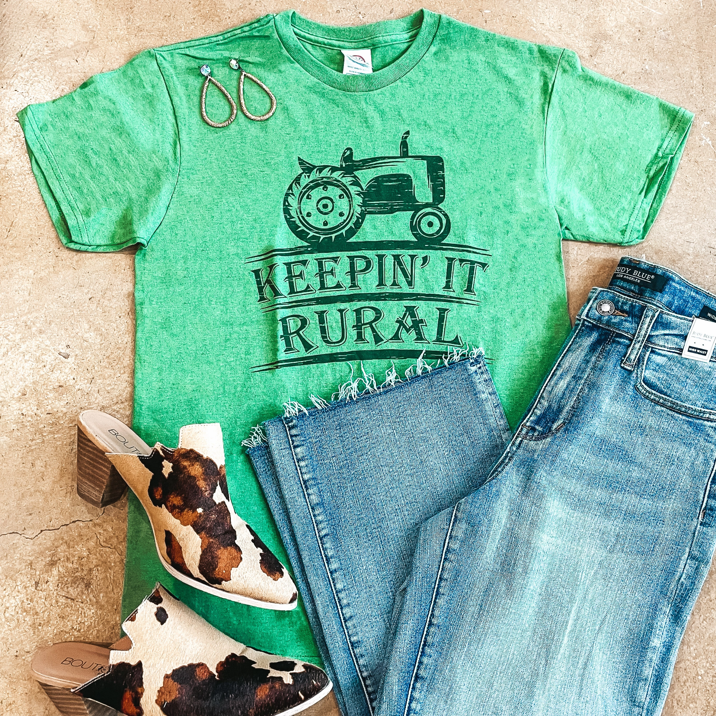 Flow Core Last Chance Size Small | Keepin' It Rural Short Sleeve Graphic Tee in Kelly Green