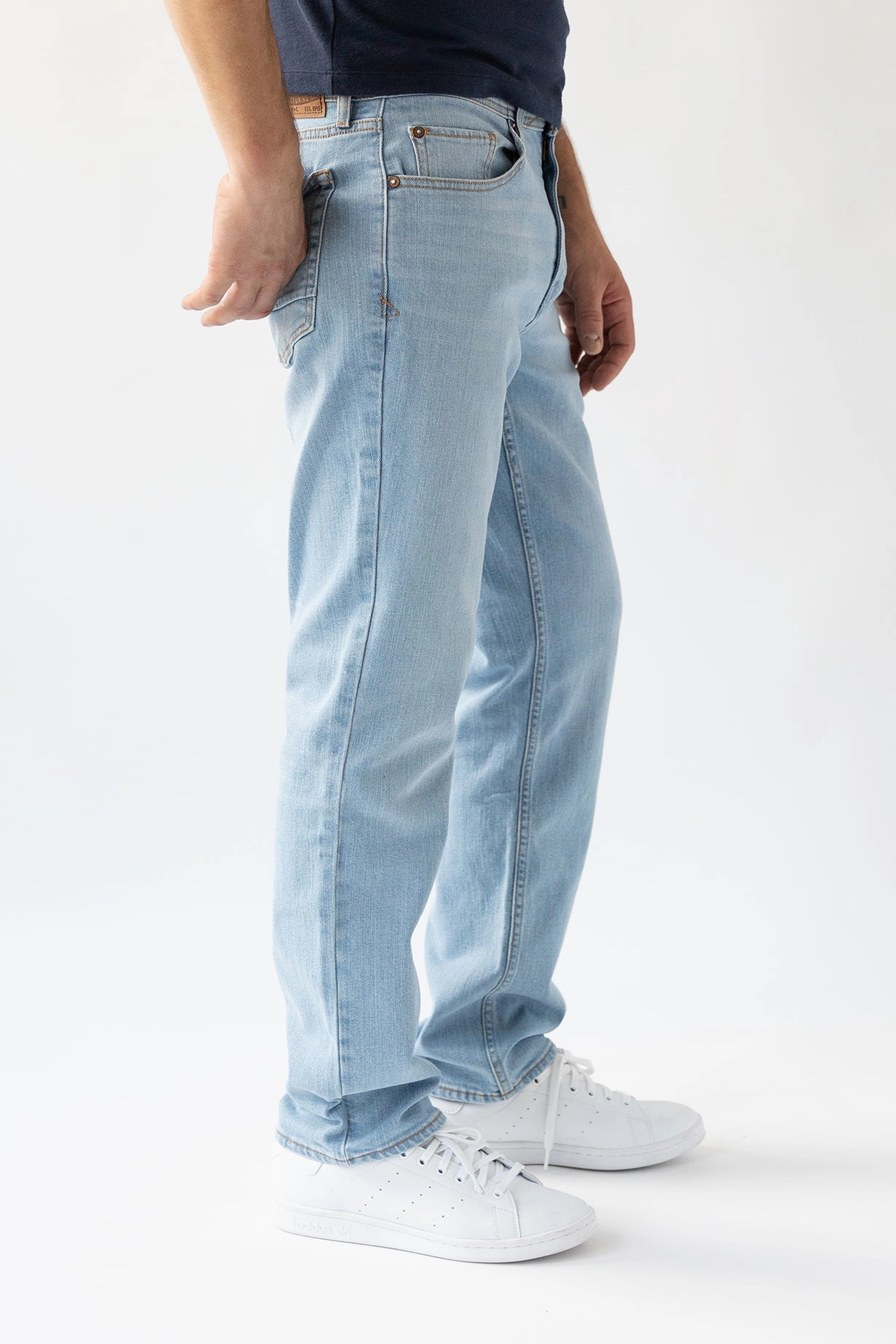 Ergonomic Cut Contrast Trim Slim Straight Jean - Biscoe