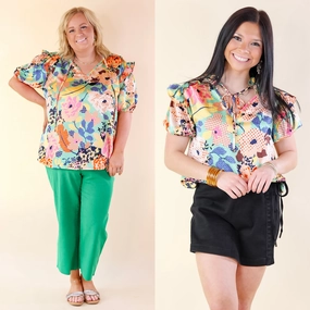 Non Chafe Seams Modern Fit Malibu Villa Floral Print Top with Keyhole and Tie Neckline in Green Mix