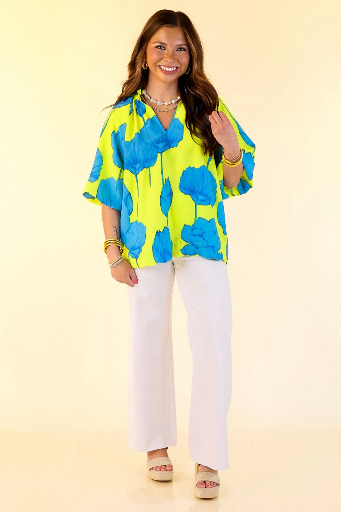 Ergonomic Sleeve Cut Button Down Design Puff & Petal V-Neck Blue Flower Print with Collar in Lime Green