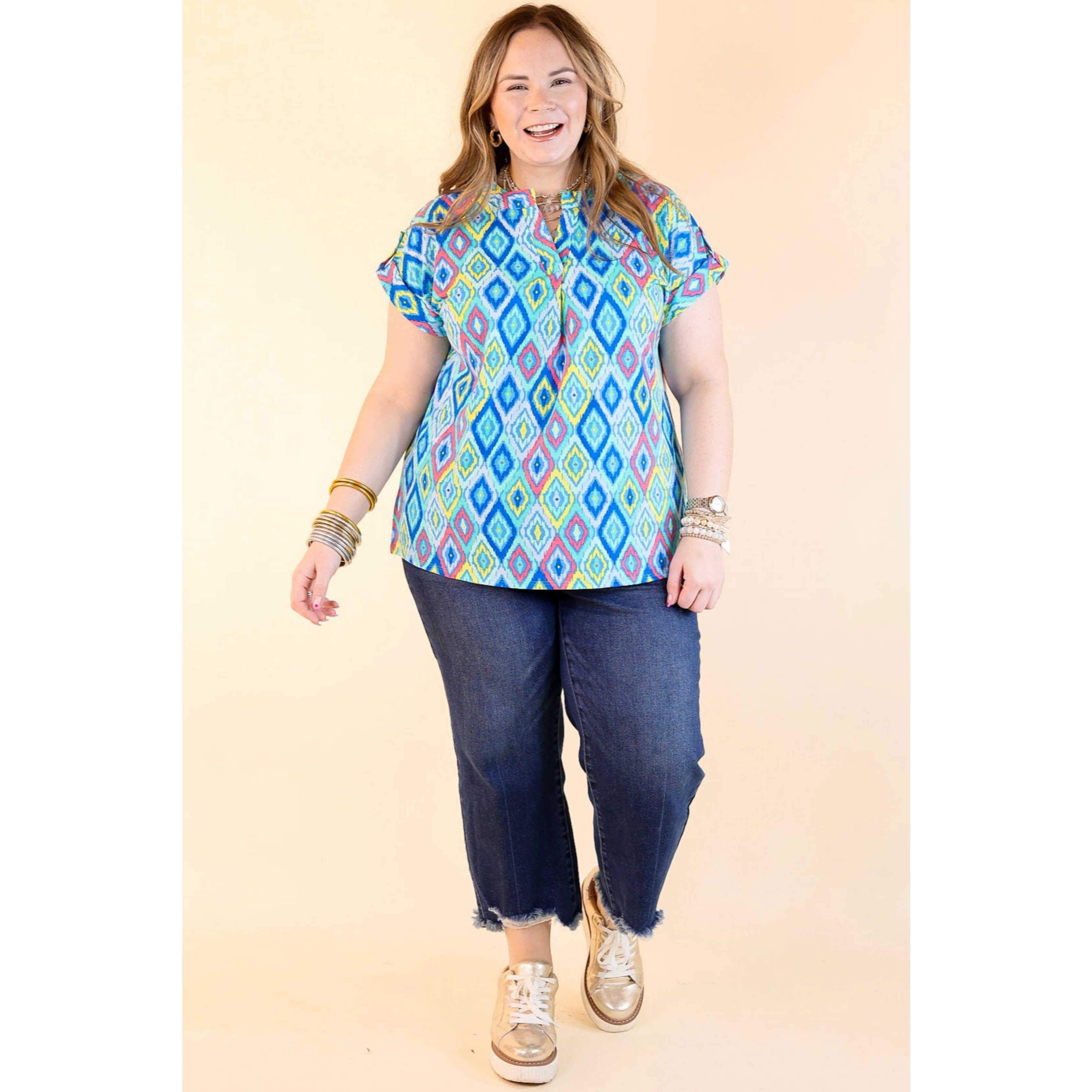 Anti Static Treatment Downtown Darling Geometric Print Short Sleeve Tunic Top in Blue Mix