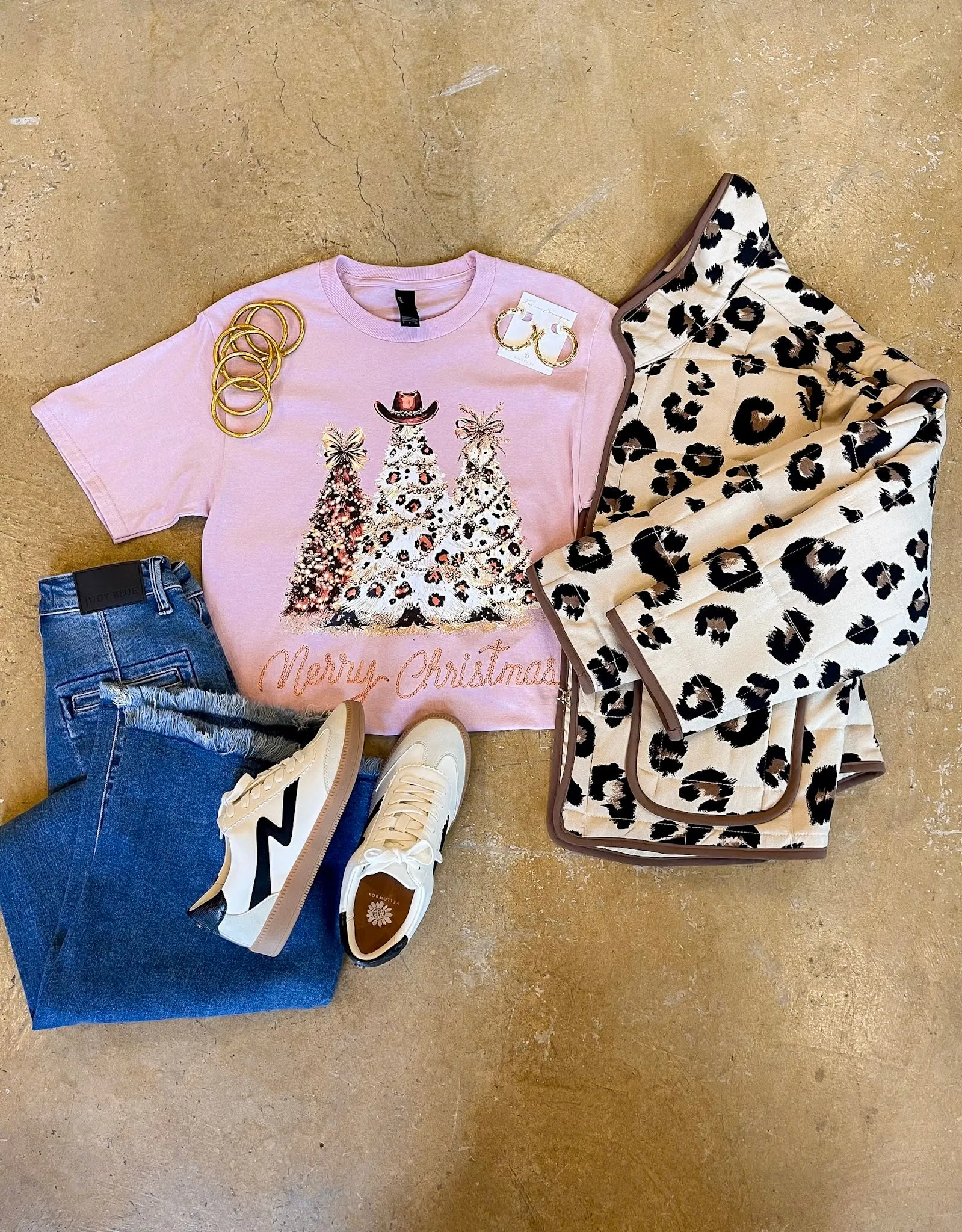 Howdy Holidays Christmas Short Sleeve Graphic Tee in Pink EcoFriendlyTexture