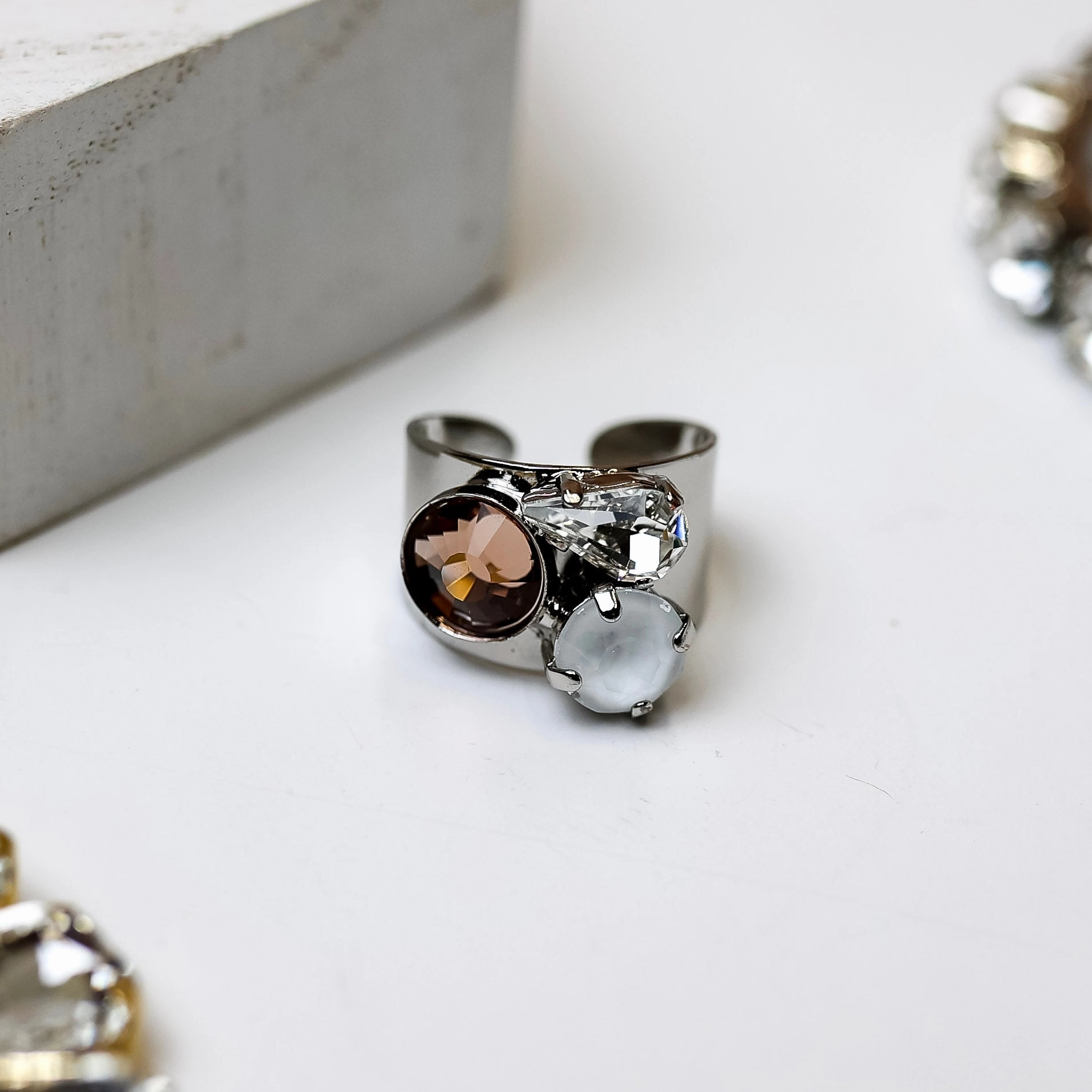 Sorrelli | Elaina Statement Ring in Palladium Silver Tone and Snow Bunny No Fade Print Technology Easy and Relaxed