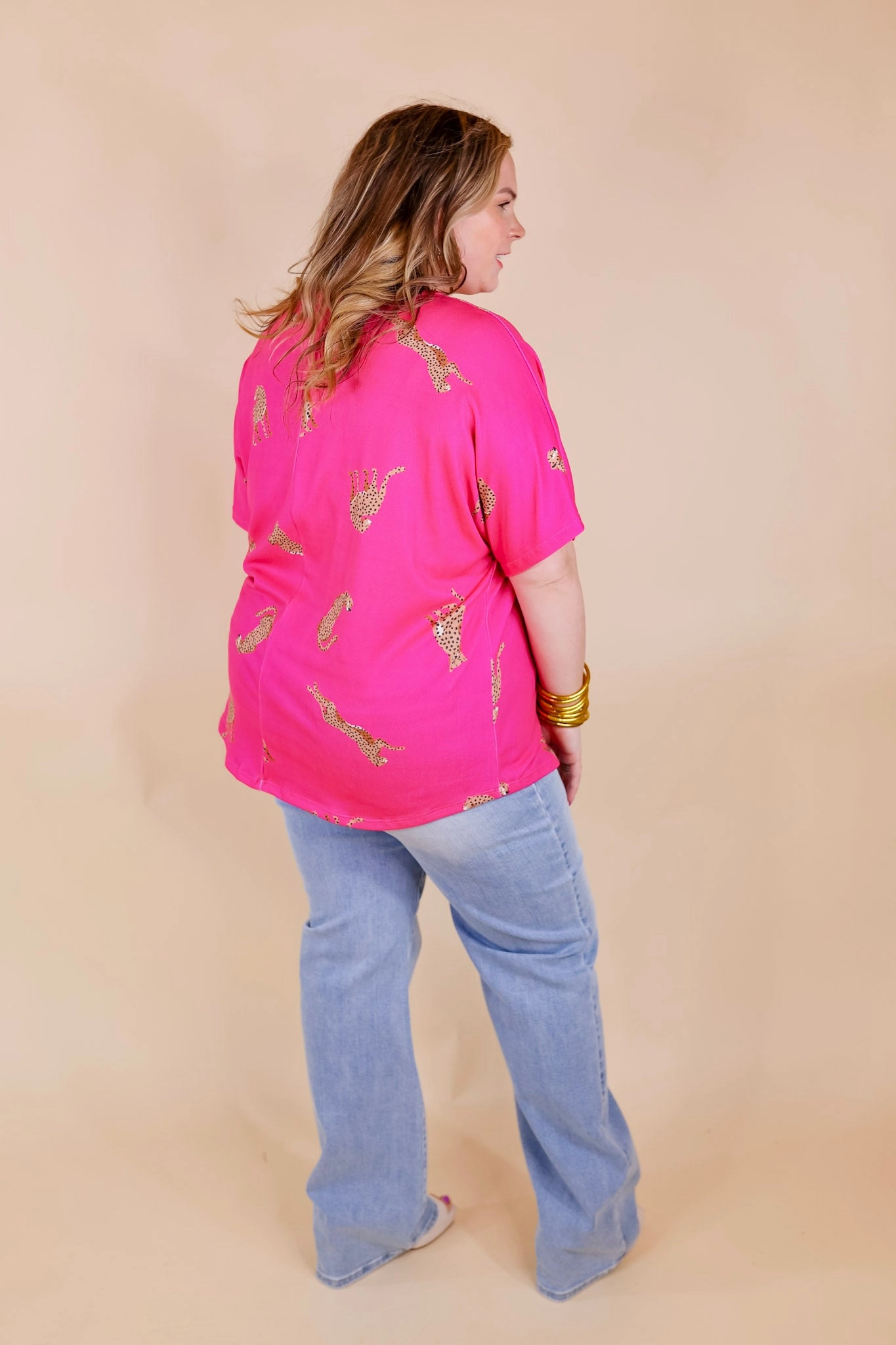 FlexibleCuff Fashion Layers Wild Side Cheetah Print V Neck Top with Short Sleeves in Hot Pink