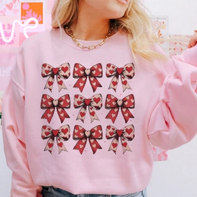 Relaxed Vibe Stretch Fit Online Exclusive | On Cloud 9 Assortment of Bows with Hearts Graphic Sweatshirt in Pink