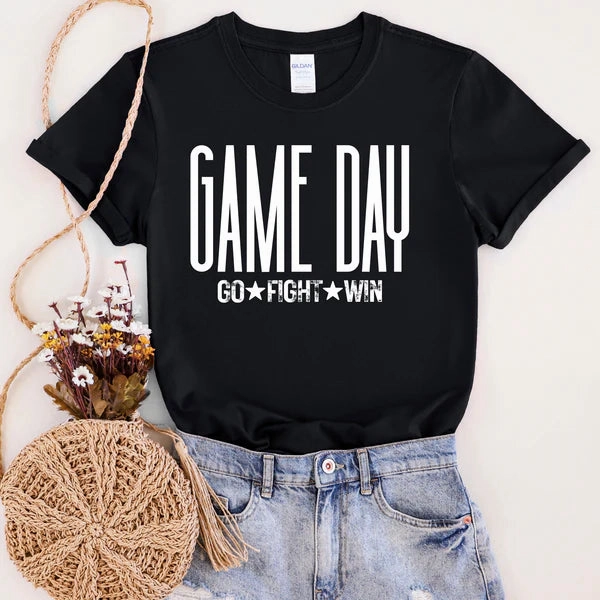 SeamlessConstruction Smart Casual Online Exclusive | Game Day Go Fight Win Graphic on Short Sleeve Tee in Black
