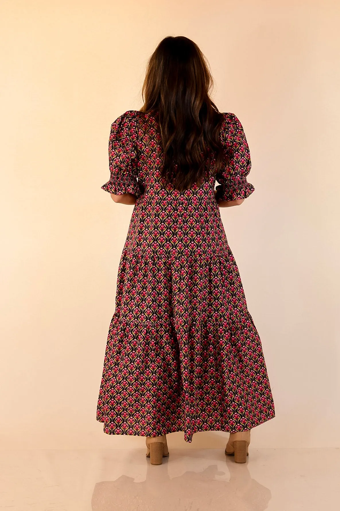 Simple Wear outdoor mode Vibrant Vision Floral Print Maxi Dress with Puff Sleeves and Contrast Trim in Black