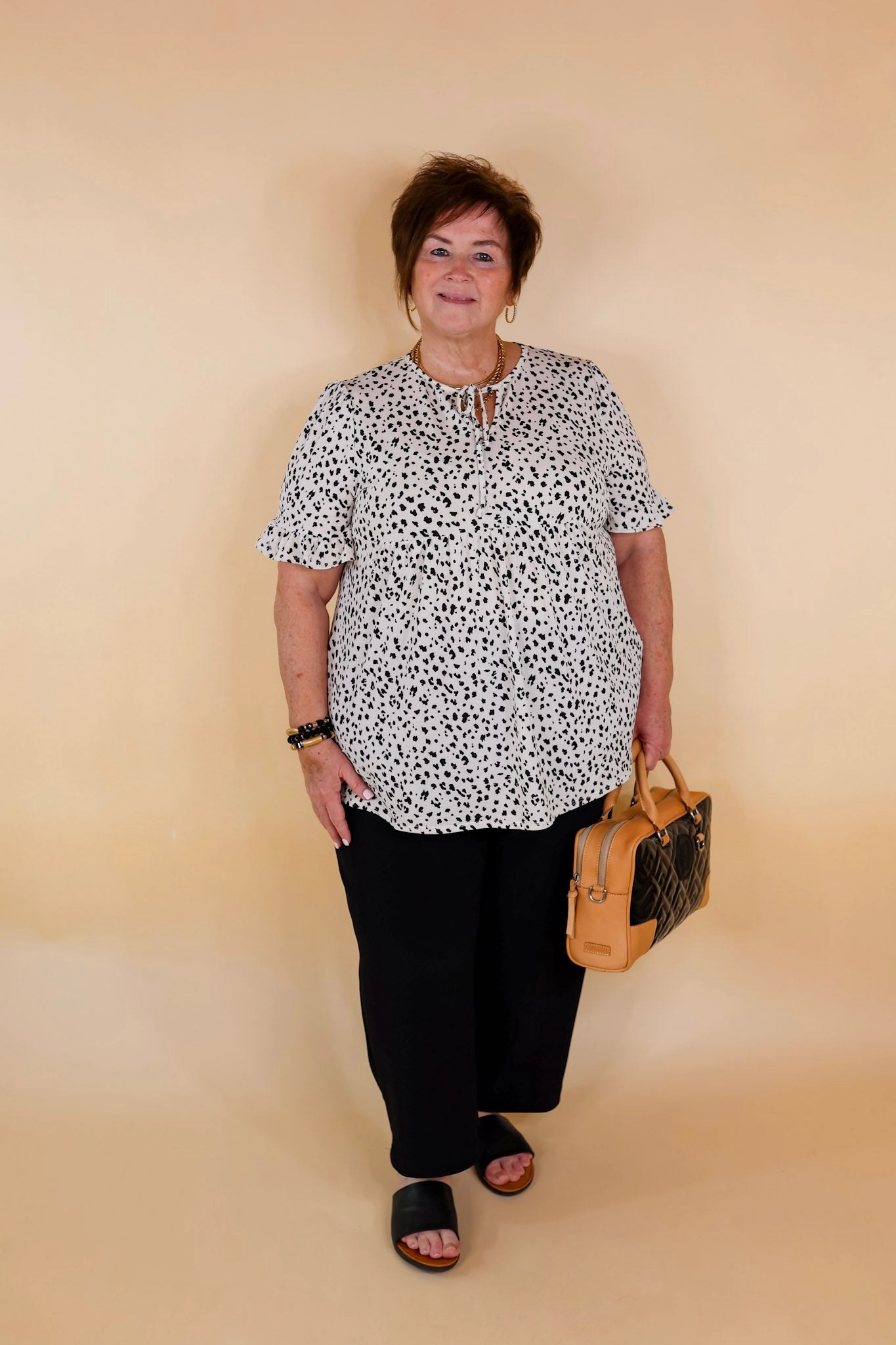 WrinkleFreeTexture TemperatureRegulating Waiting For A Sign Cheetah Print Babydoll Top with Keyhole and Tie Neckline in Ivory