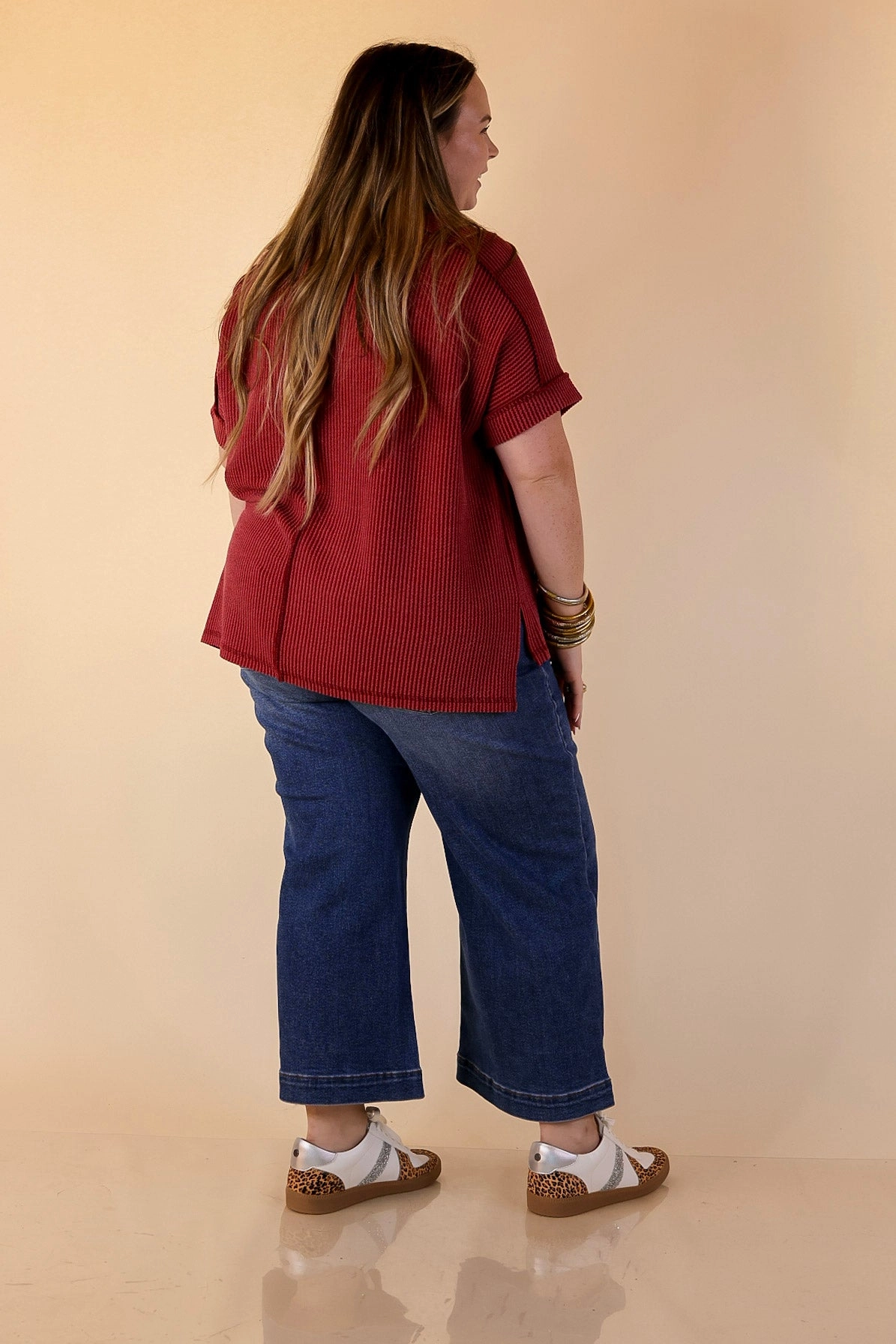 youth trend Outerwear Companion Daily Perfection Scoop Neck Short Sleeve Ribbed Top in Maroon
