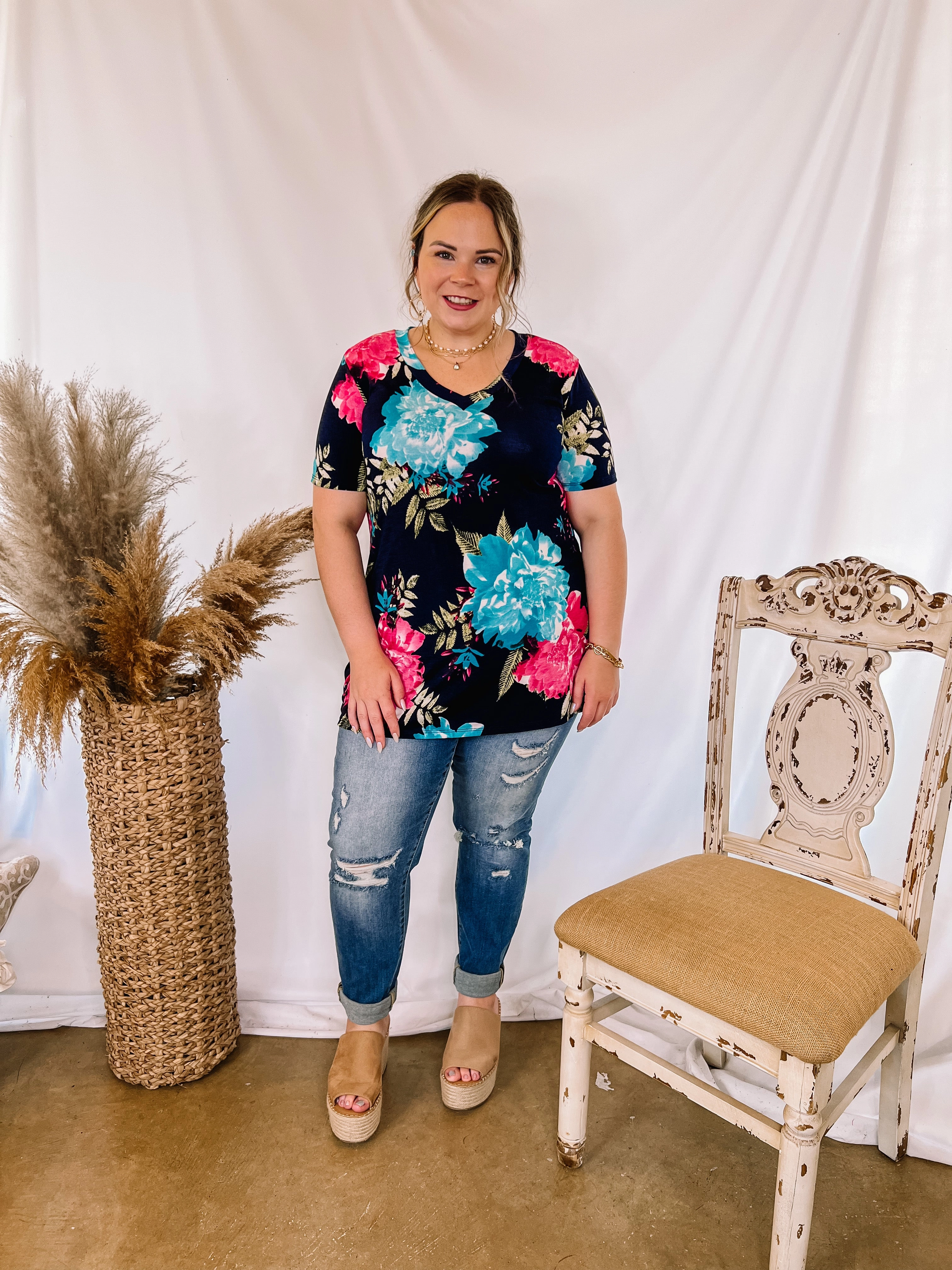 Keep Things Simple V Neck Large Floral Print Short Sleeve Tee Shirt in Navy Blue AntibacterialFinish NoRubEdging