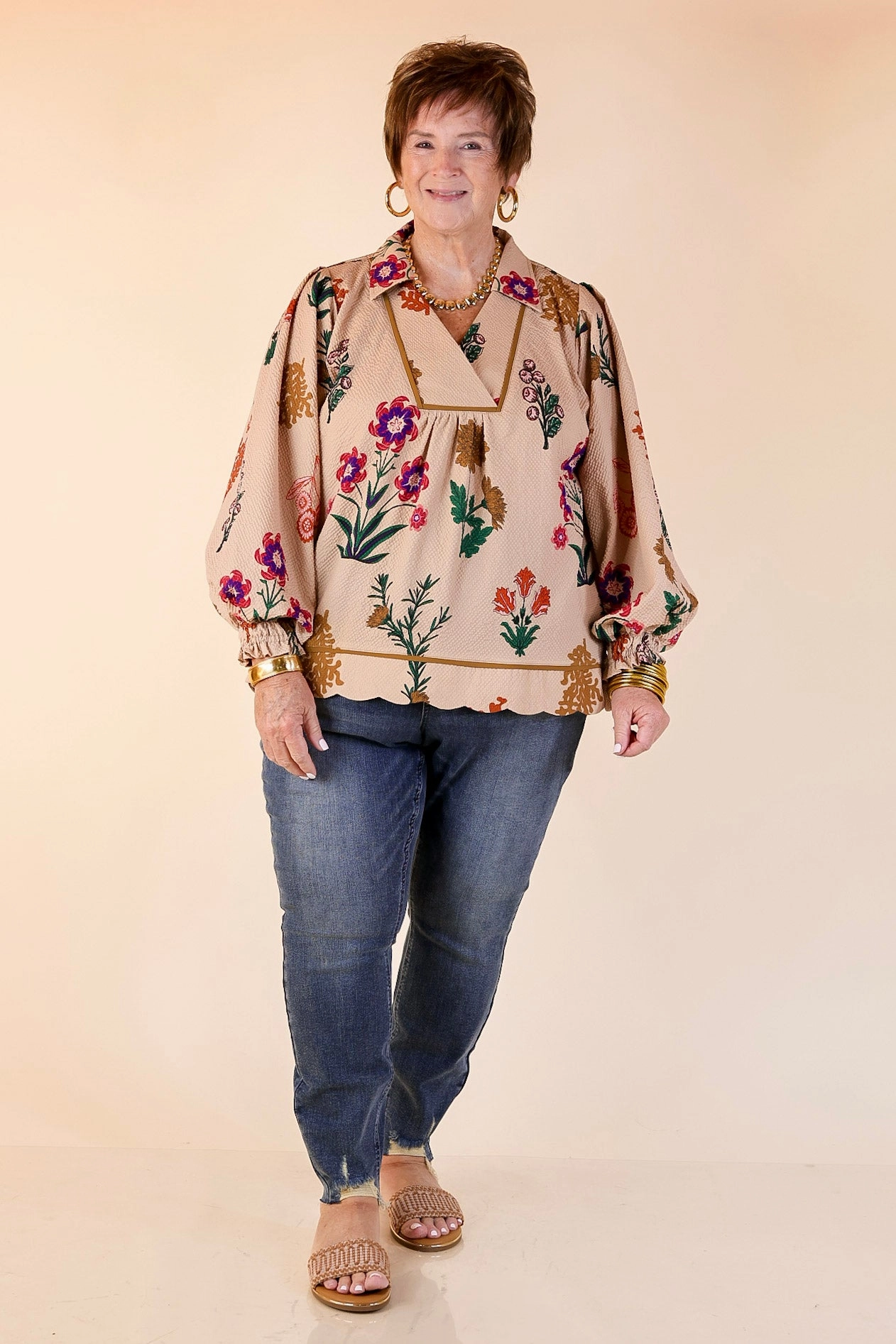 Hooded Neckline Garden Soir??e Floral Print Collared Blouse with Long Balloon Sleeves in Tan